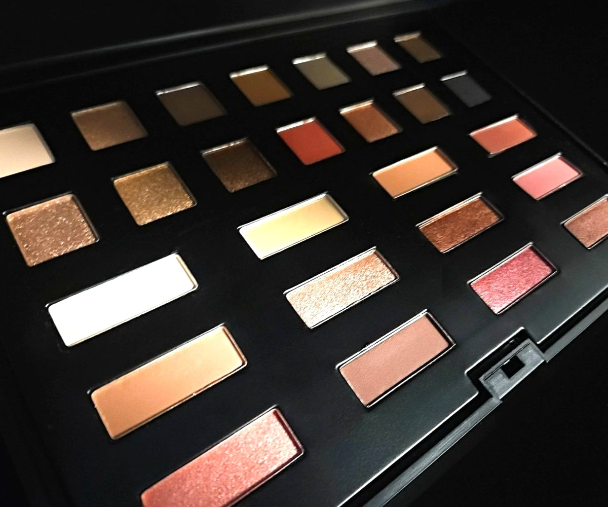 Close-up of the CITY NIGHTS PALETTE 26CN showcasing 26 rich eyeshadow shades in matte, shimmer, and foiled finishes.
