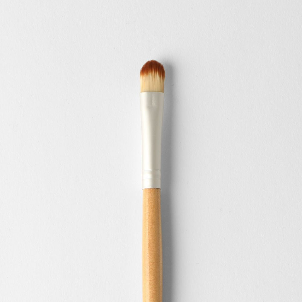 Medium Eyeshadow Brush for precise makeup application with vegan bristles, perfect for sweeping, shading, and highlighting eyes.