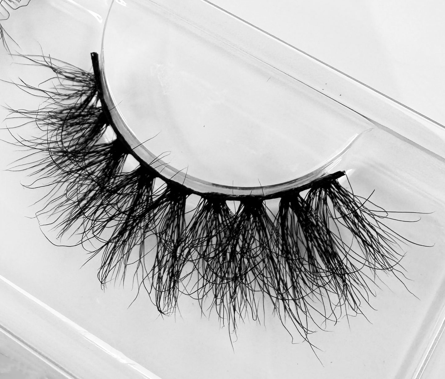 Ritual ultra-wispy faux mink false eyelashes, vegan and cruelty-free, featuring a thin flexible band and fluffy design.
