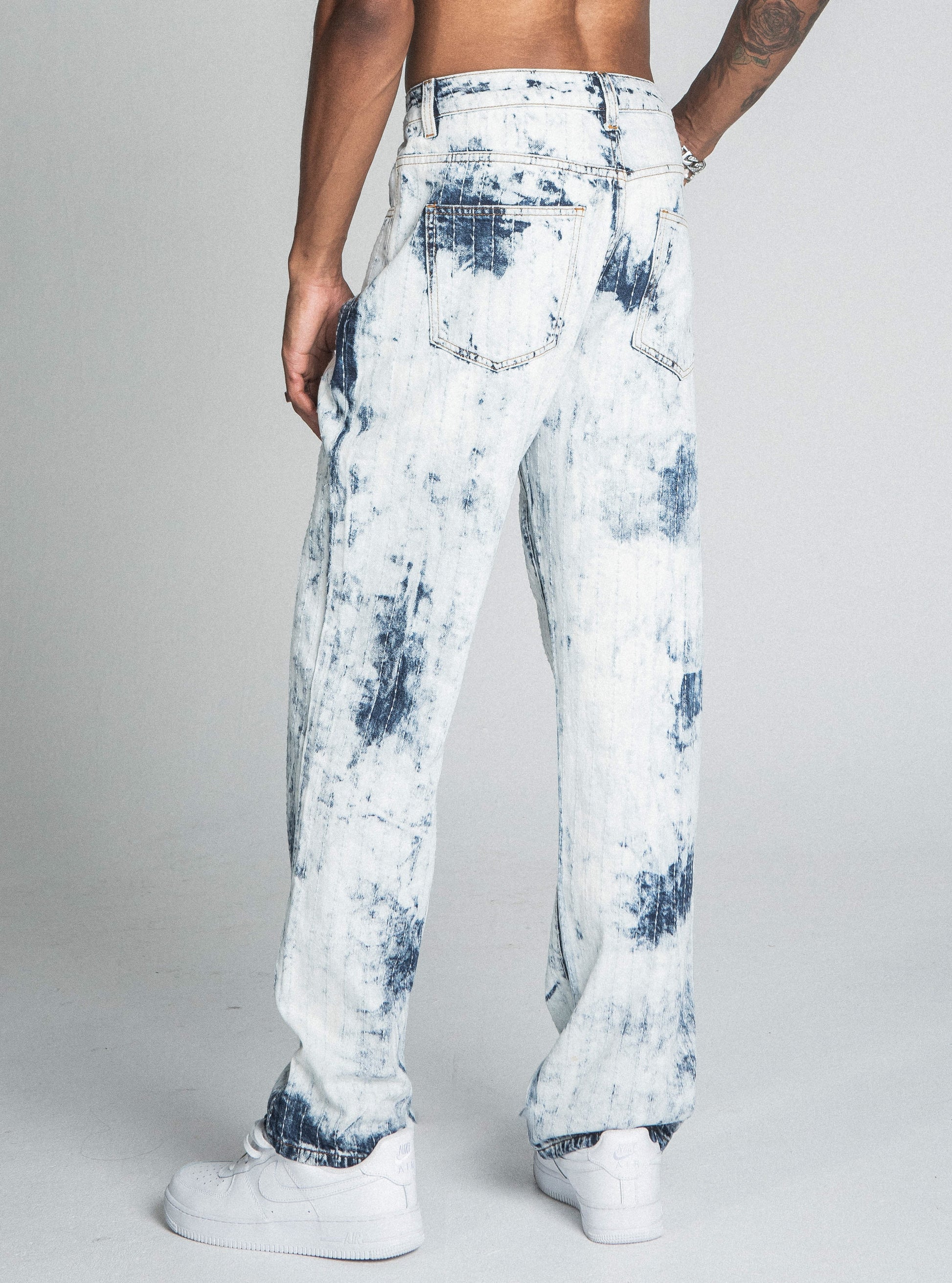 AJ01L-1 DARK BLUE/WHITE TIE DYE THREAD LINE LOOSE JEANS, mid-rise, straight-leg, cotton, shown from back angle.