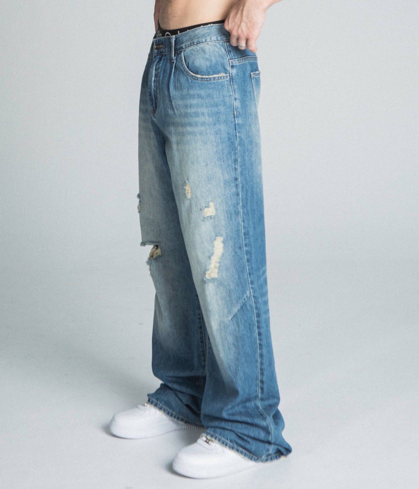 AJ09-3 CLASSIC BLUE LIGHTLY DISTRESSED BAGGY JEANS featuring mid-rise and five-pocket design with faded details.