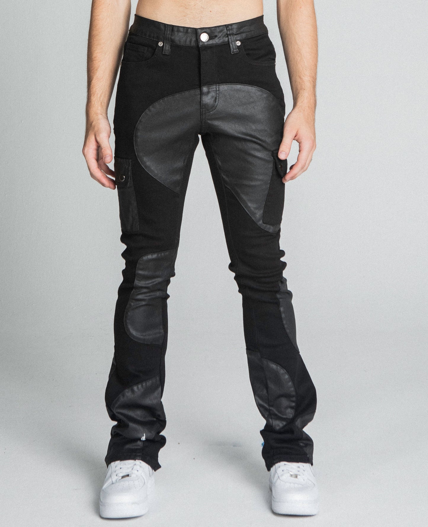 AJ40SK COLOR BLOCK STACKED JEANS with mid-rise waist and stretchy cotton fabric featuring a five-pocket design.