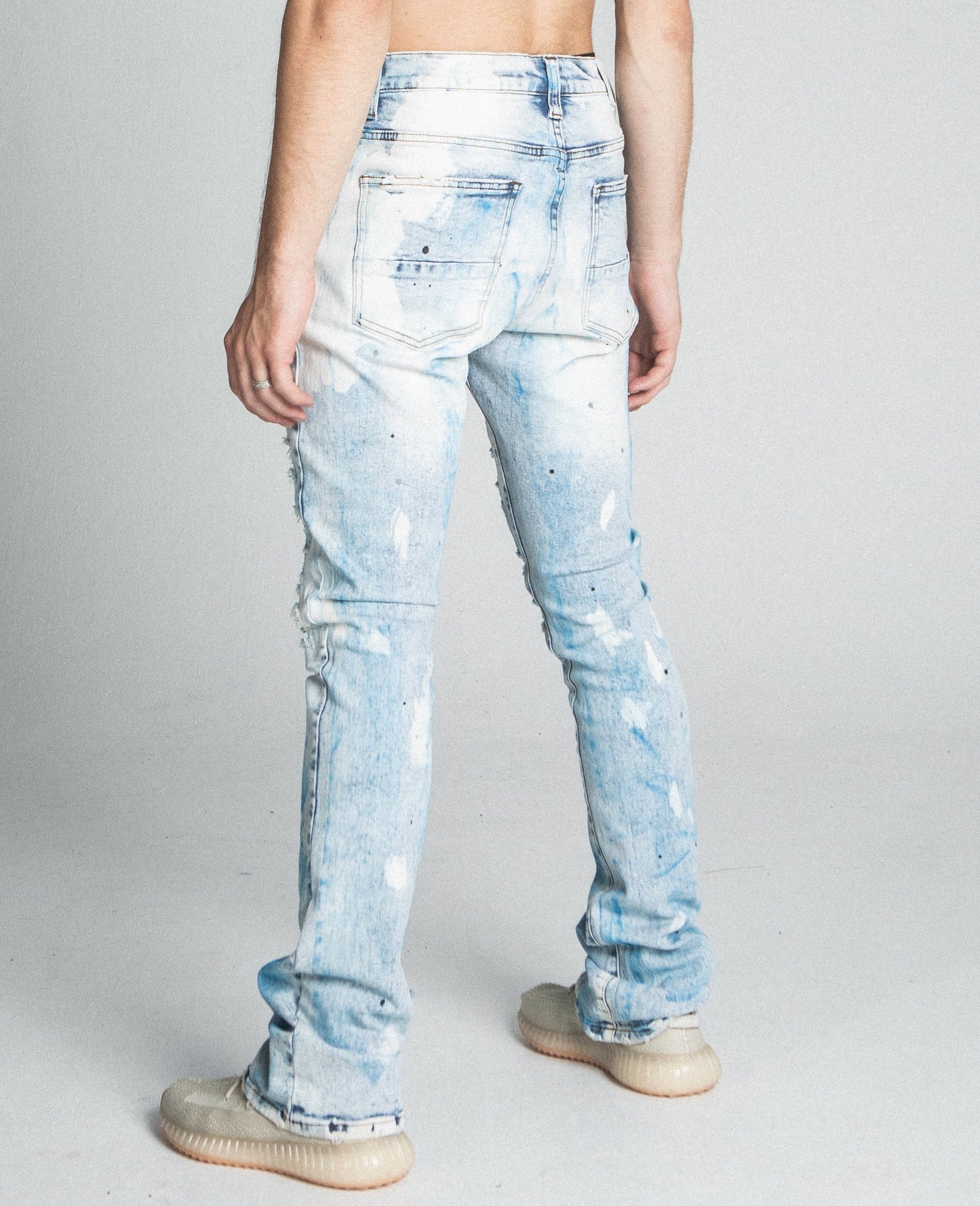 AJ28SK LIGHT BLUE/WHITE PAINT STACKED JEANS with mid-rise, stretchy fabric, five-pocket design, belt loops, and button fastening.