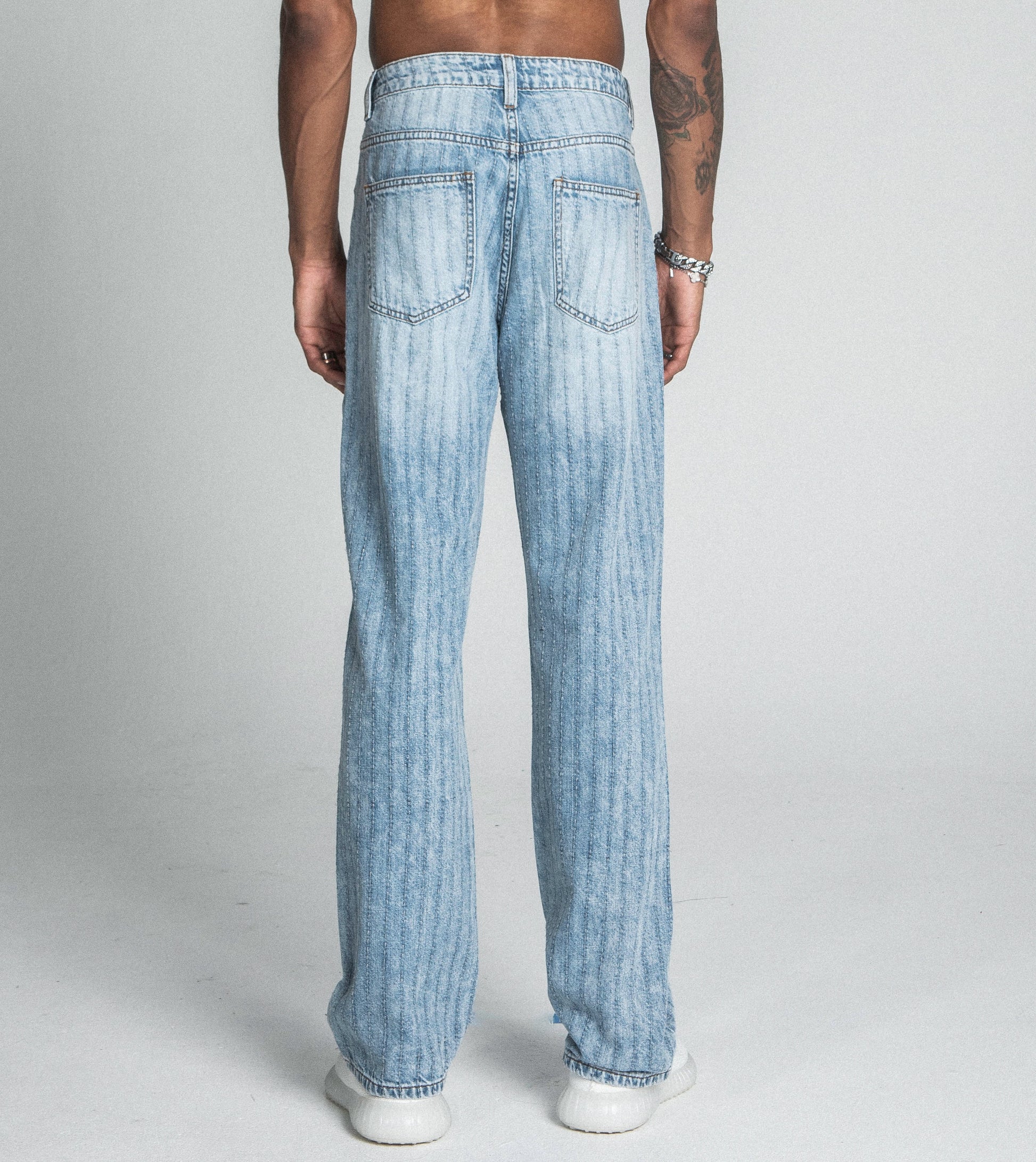 Back view of AJ01L-2 CLASSIC BLUE THREAD LINE LOOSE JEANS with straight-leg and mid-rise, featuring five pockets and belt loops.