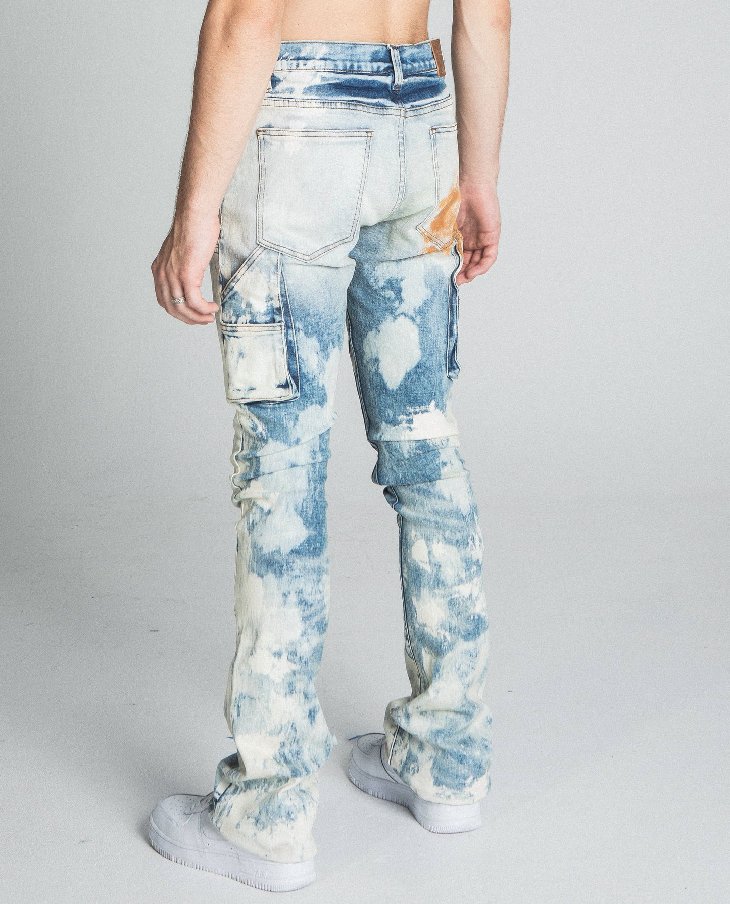 AJ19SK OIL PAINT STACKED JEANS with a unique oil pants design, cargo pocket, and stretchy fabric for a trendy and comfortable fit.