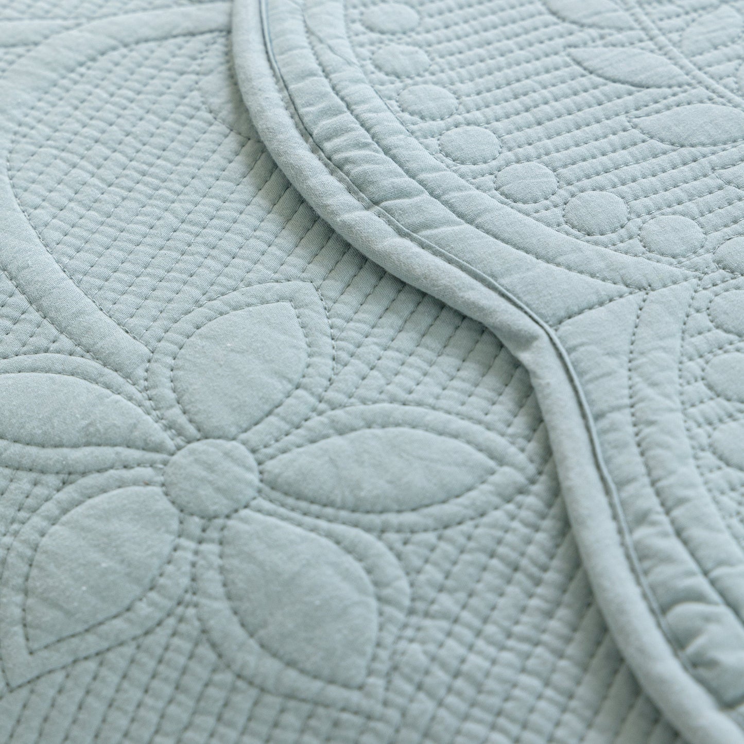 Floral Cotton Quilted Sofa Cover, Non-Slip Couch Protector with Scalloped Edges, featuring elegant embroidery and floral pattern.