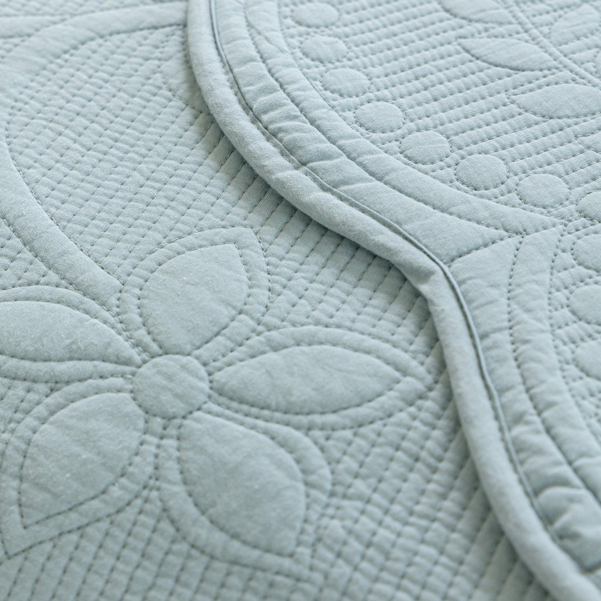 Floral Cotton Quilted Sofa Cover, Non-Slip Couch Protector with Scalloped Edges, featuring elegant embroidery and floral pattern.
