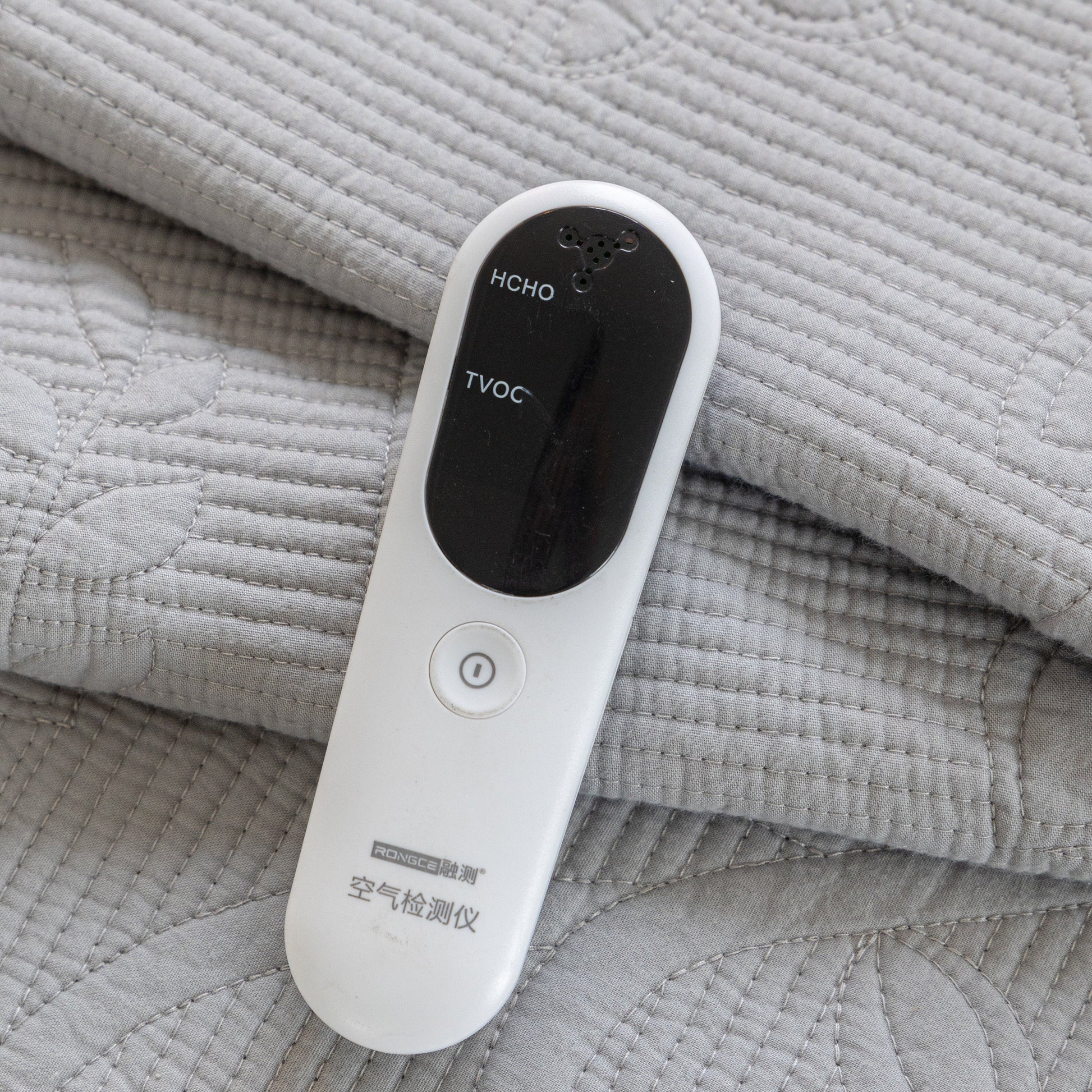 Air quality tester on quilted fabric for formaldehyde and VOC detection