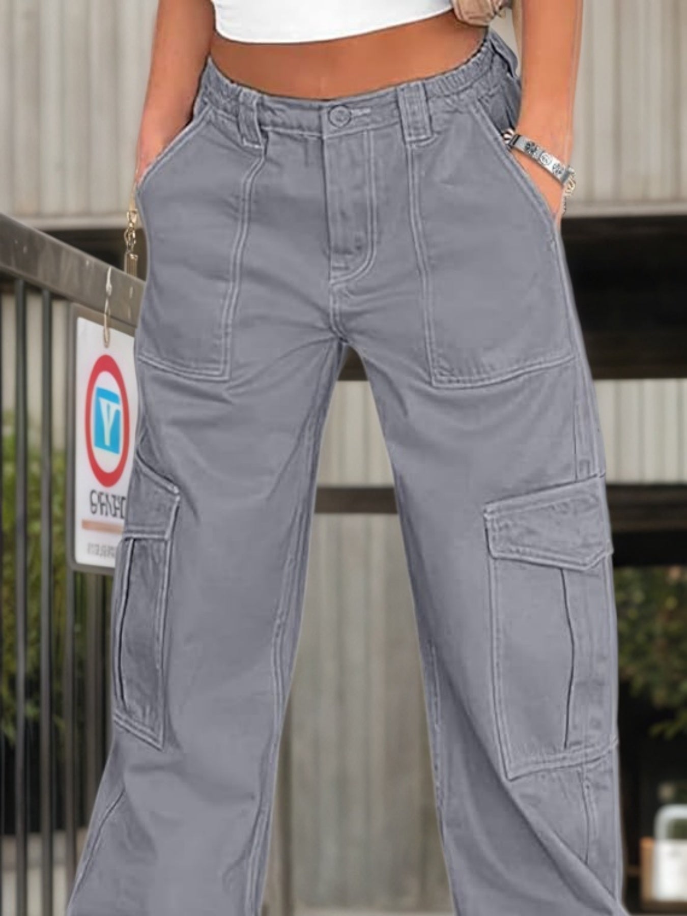 Women’s High Waisted Work Pants – Casual Wide Leg Cargo Trousers in gray with six pockets and loose fit, ideal for streetwear.
