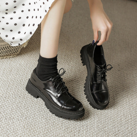 Women’s Solid-Color Retro Slip-On Platform Shoes in black with elevated soles, showcasing vintage style and modern comfort.