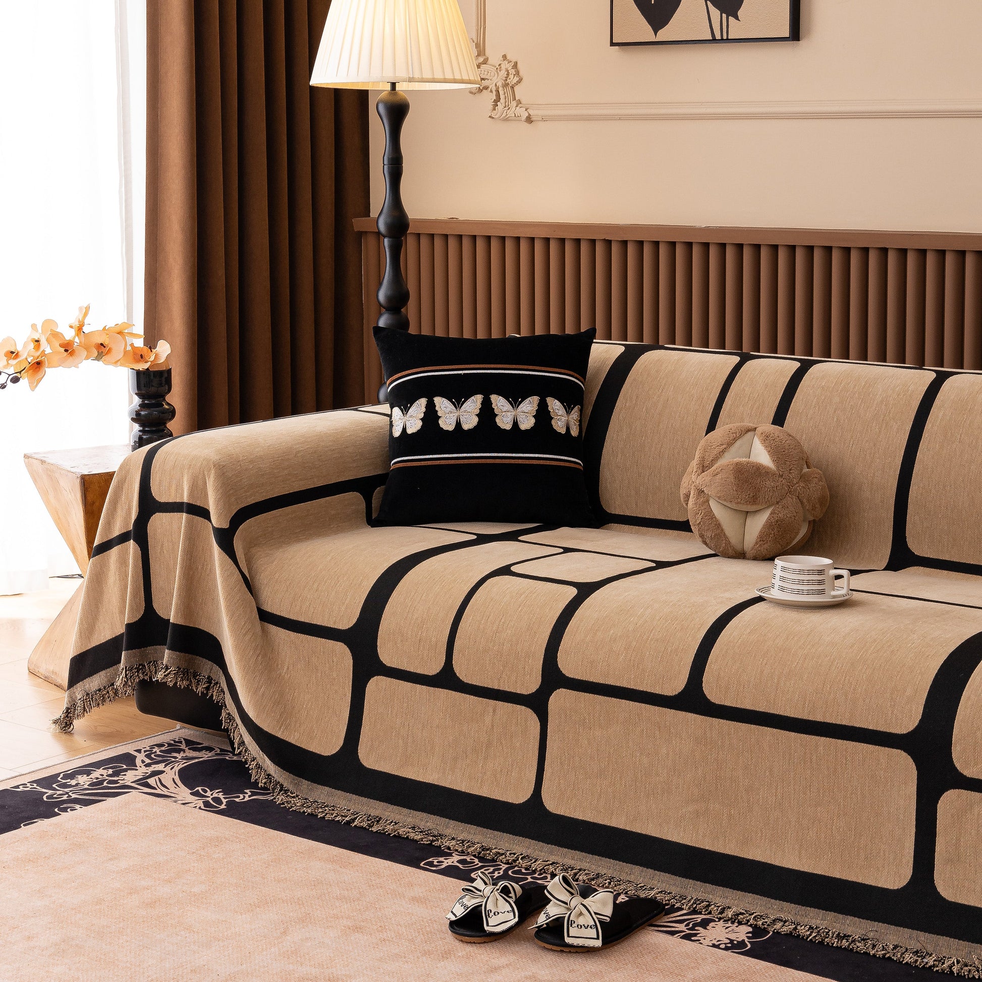 Modern Geometric Sofa Cover Decorative Couch Throw Blanket Furniture Protector in beige and black with tassel edges