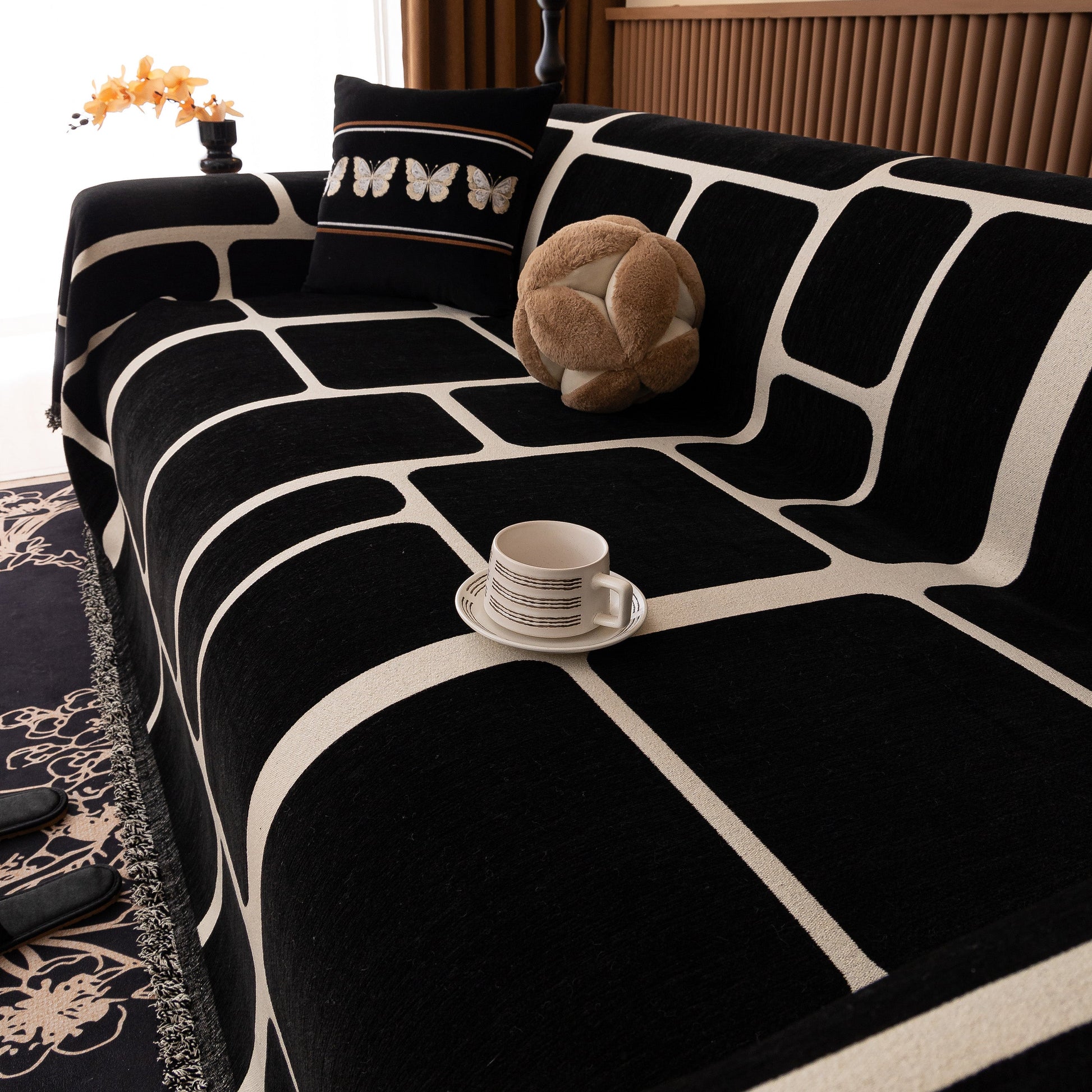 Modern Geometric Sofa Cover Decorative Couch Throw Blanket Furniture Protector in black and white pattern