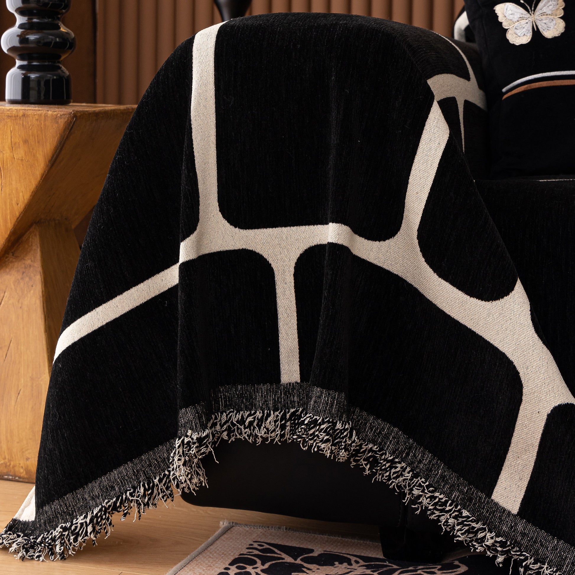 Modern Geometric Sofa Cover Decorative Couch Throw Blanket Furniture Protector with black and white pattern