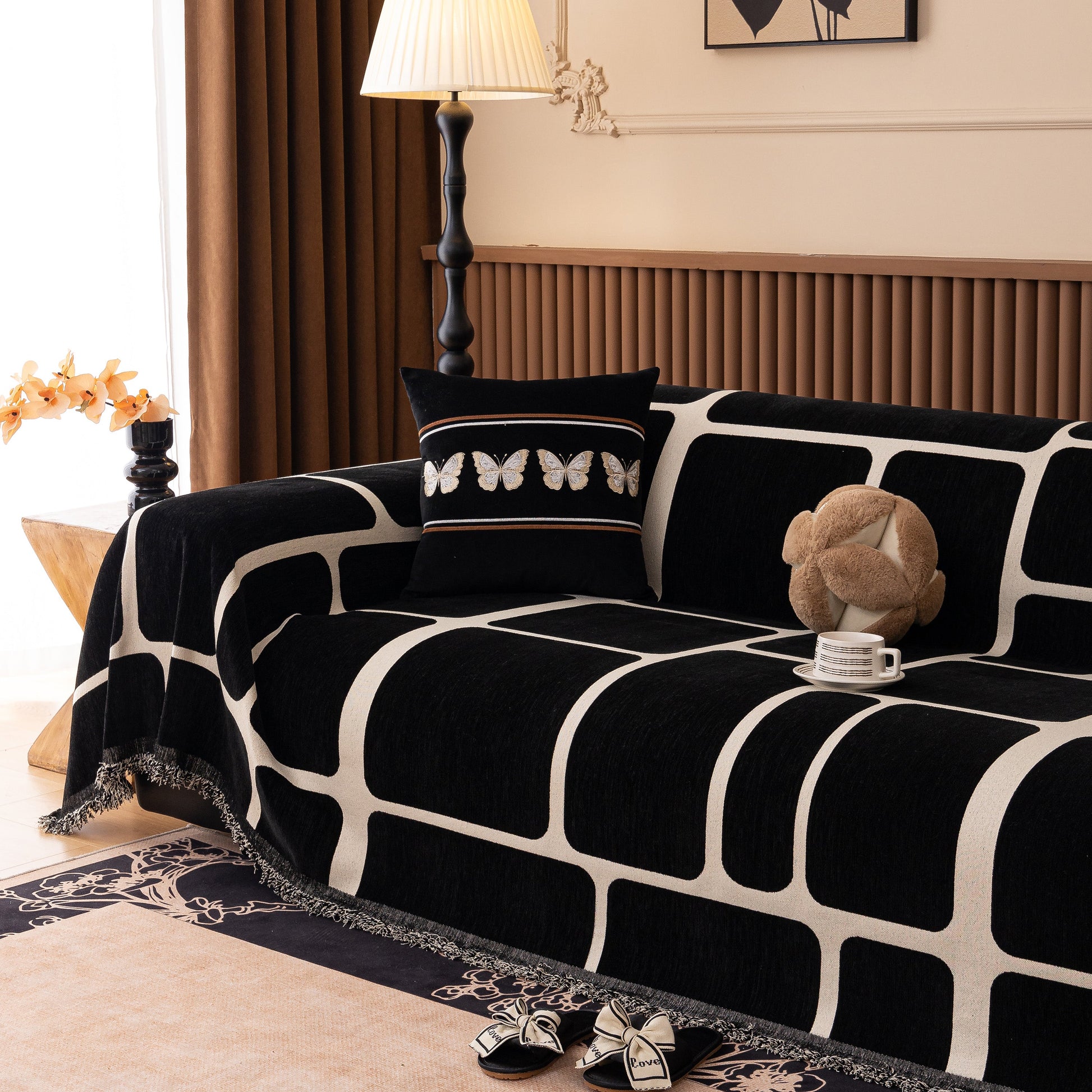Modern Geometric Sofa Cover Decorative Couch Throw Blanket Furniture Protector in black and white geometric pattern on sofa