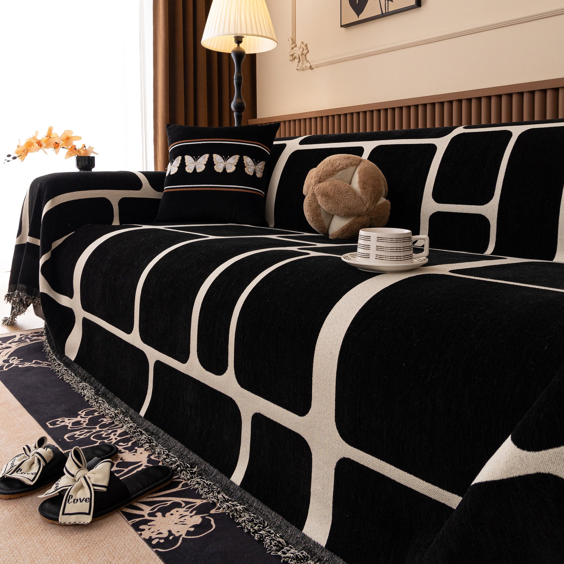Modern Geometric Sofa Cover Decorative Couch Throw Blanket Furniture Protector in black and white chenille with tassel edges