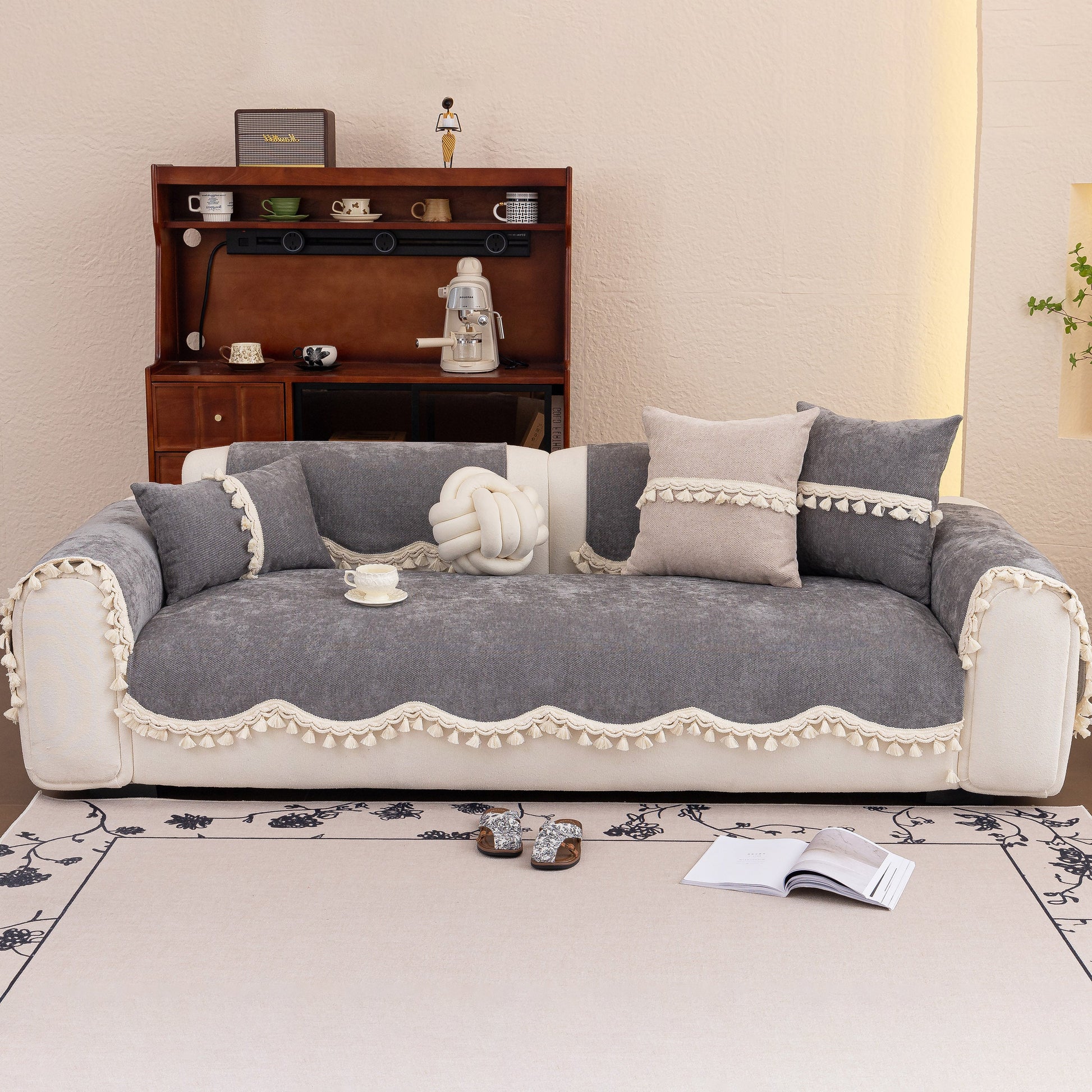 Chenille Sofa Cover Towel – Non-Slip, Washable Pets Couch Protector with Tassels in a cozy living room setting