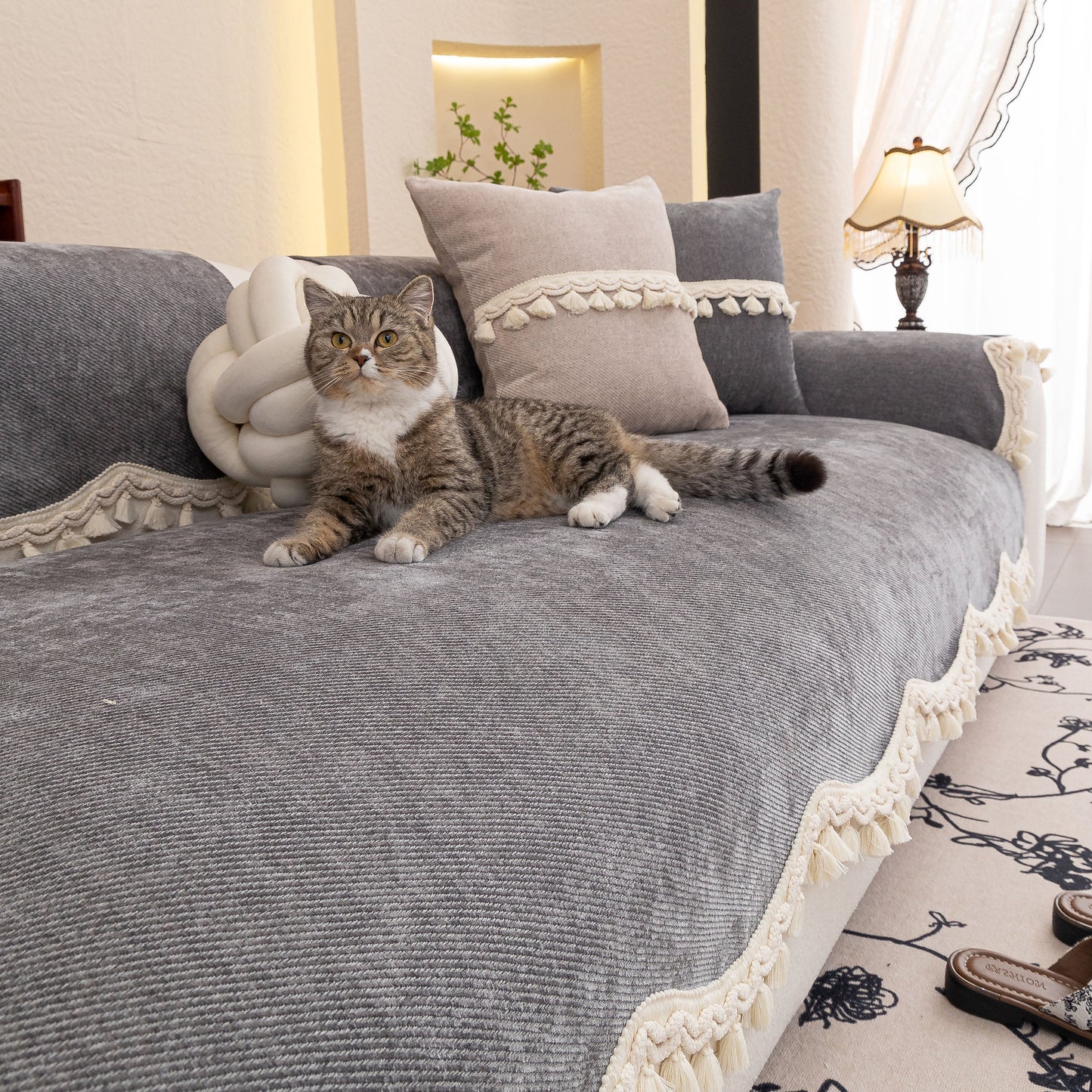 Chenille Sofa Cover Towel – Non-Slip, Washable Pets Couch Protector with Tassels featuring a cat lounging comfortably on it.