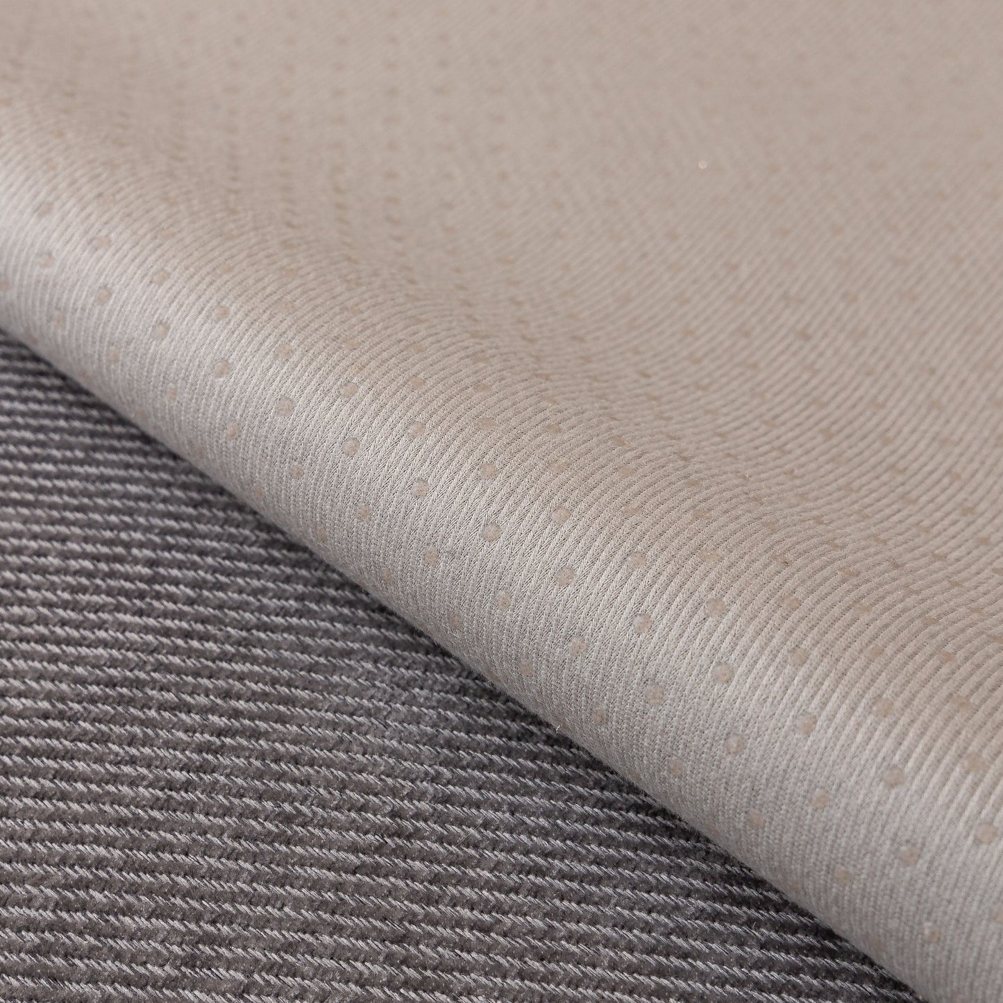 Chenille Sofa Cover Towel – Non-Slip, Washable Pets Couch Protector with Tassels showing texture and anti-slip backing.