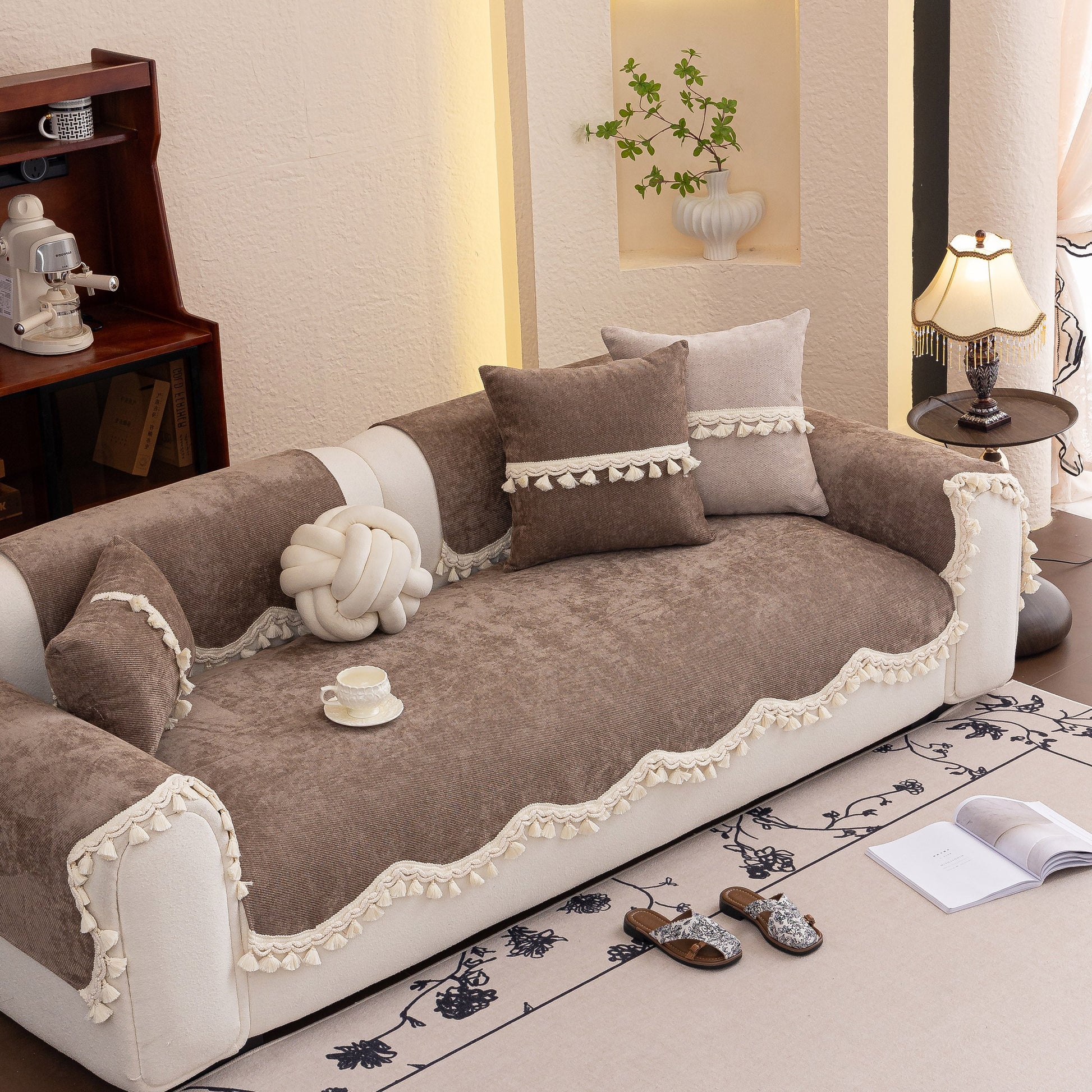 Chenille Sofa Cover Towel – Non-Slip, Washable Pets Couch Protector with Tassels in cozy living room setting