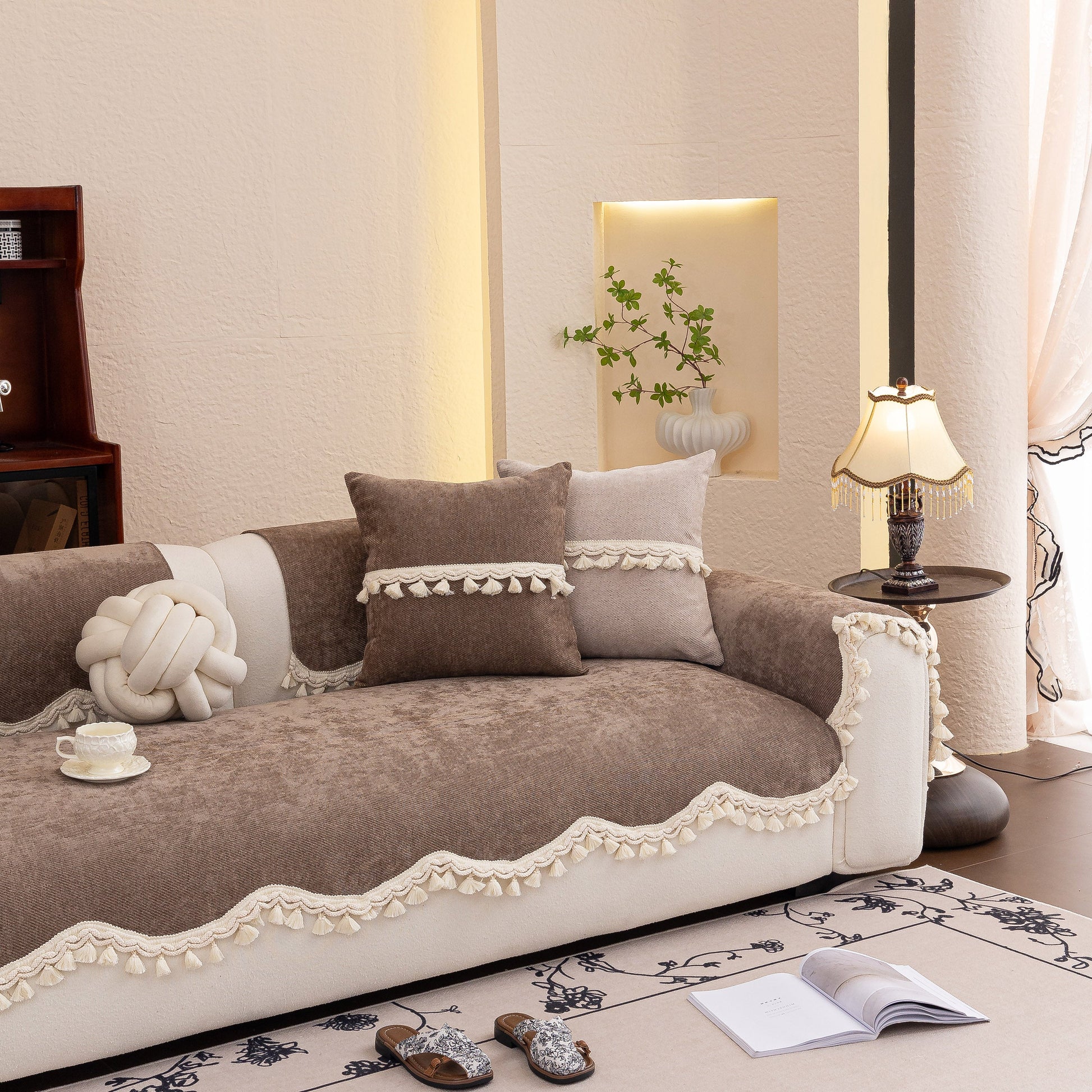 Chenille Sofa Cover Towel – Non-Slip, Washable Pets Couch Protector with Tassels in a cozy living room setting.