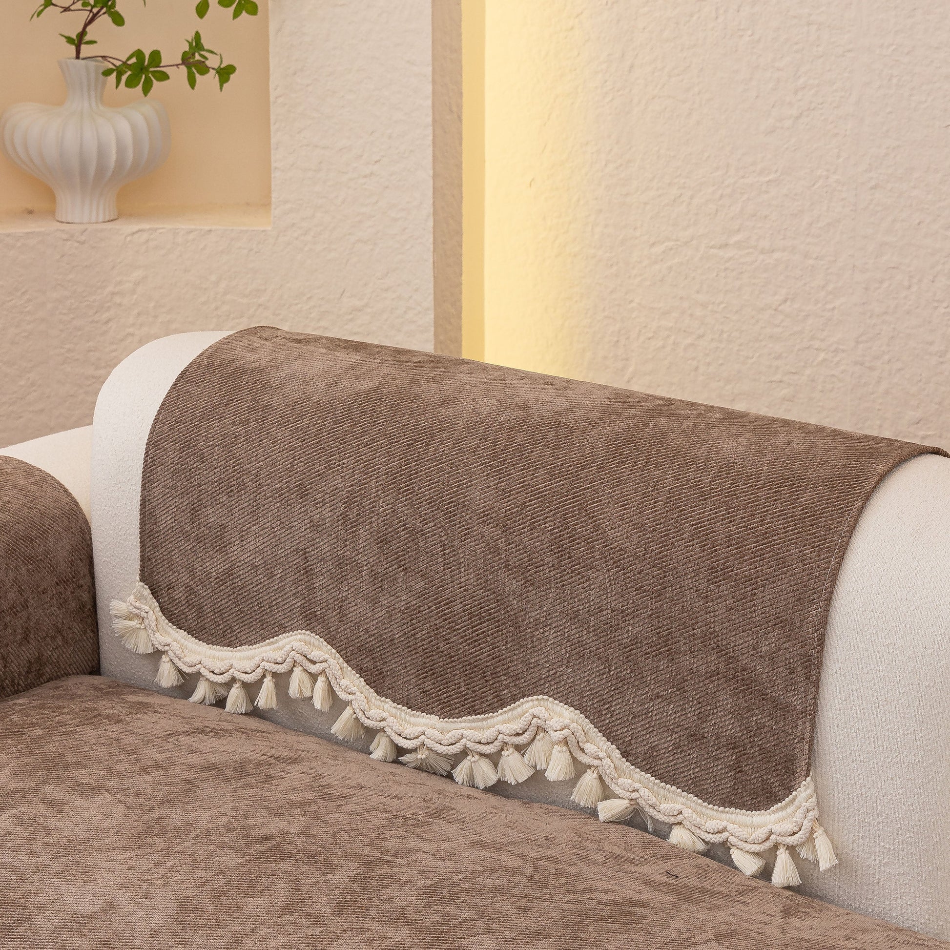 Chenille Sofa Cover Towel – Non-Slip, Washable Pets Couch Protector with Tassels, showcasing soft chenille fabric and tassel details.