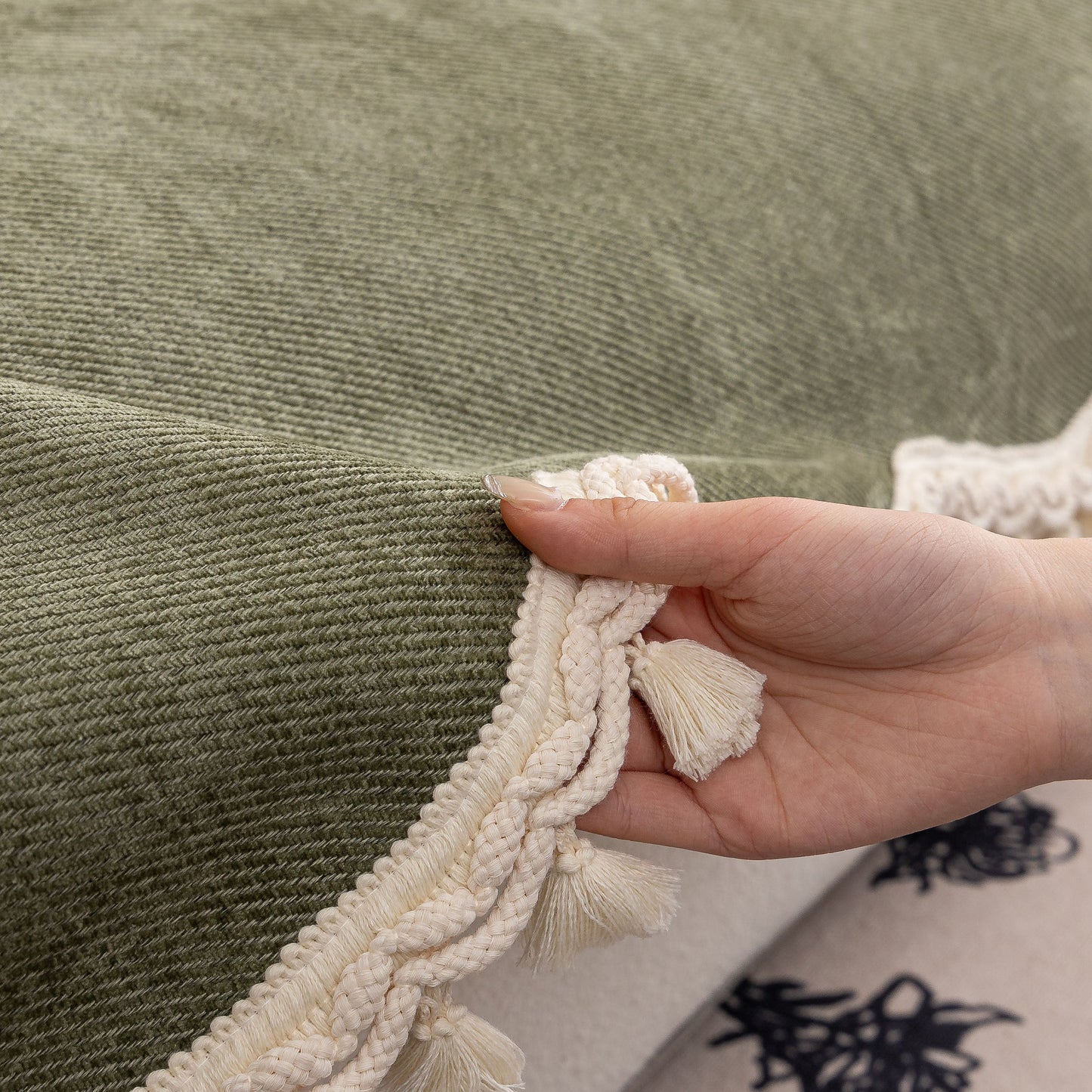 Chenille Sofa Cover Towel – Non-Slip, Washable Pets Couch Protector with Tassels, featuring ivory braided trim and tassels.