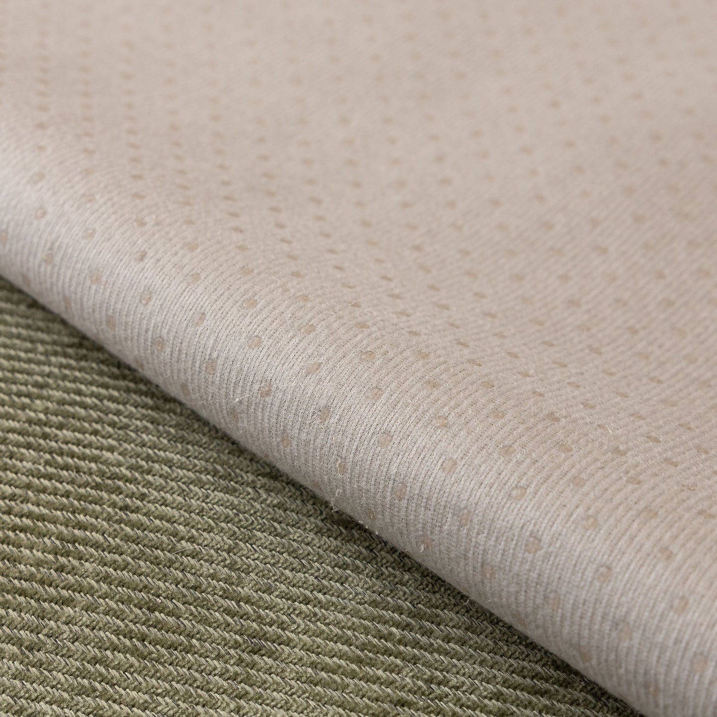 Chenille Sofa Cover Towel – Non-Slip, Washable Pets Couch Protector with Tassels showcasing fabric texture and anti-slip feature