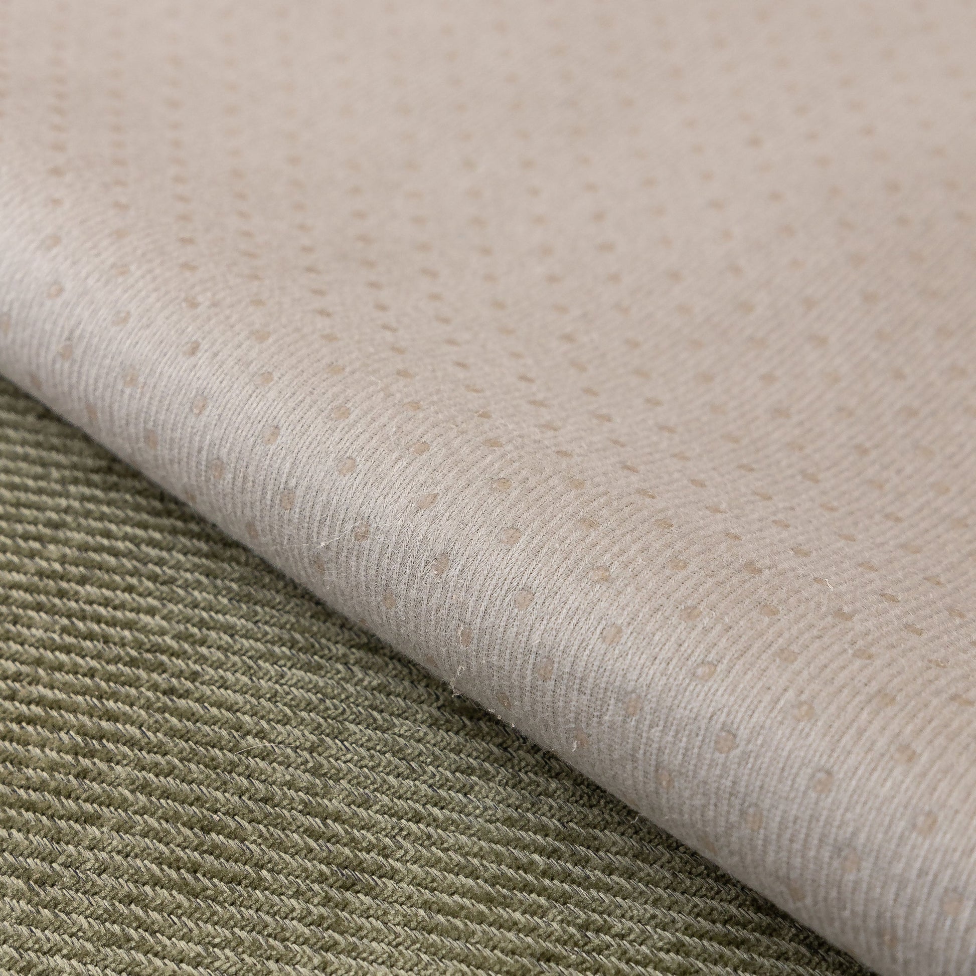 Chenille Sofa Cover Towel – Non-Slip, Washable Pets Couch Protector with Tassels showcasing fabric texture and anti-slip feature