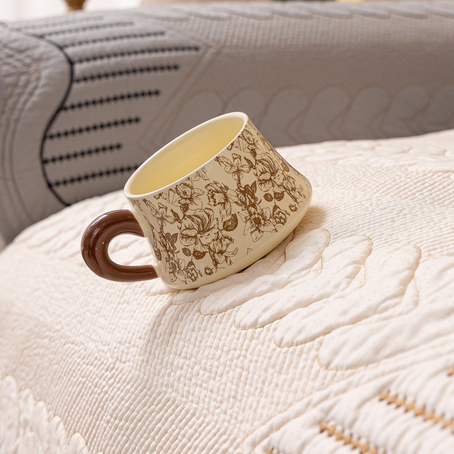 3D Quilted Thick Cotton Sofa Cover Non-Slip Couch Throw for Fabric & Leather Sofas with decorative mug detail