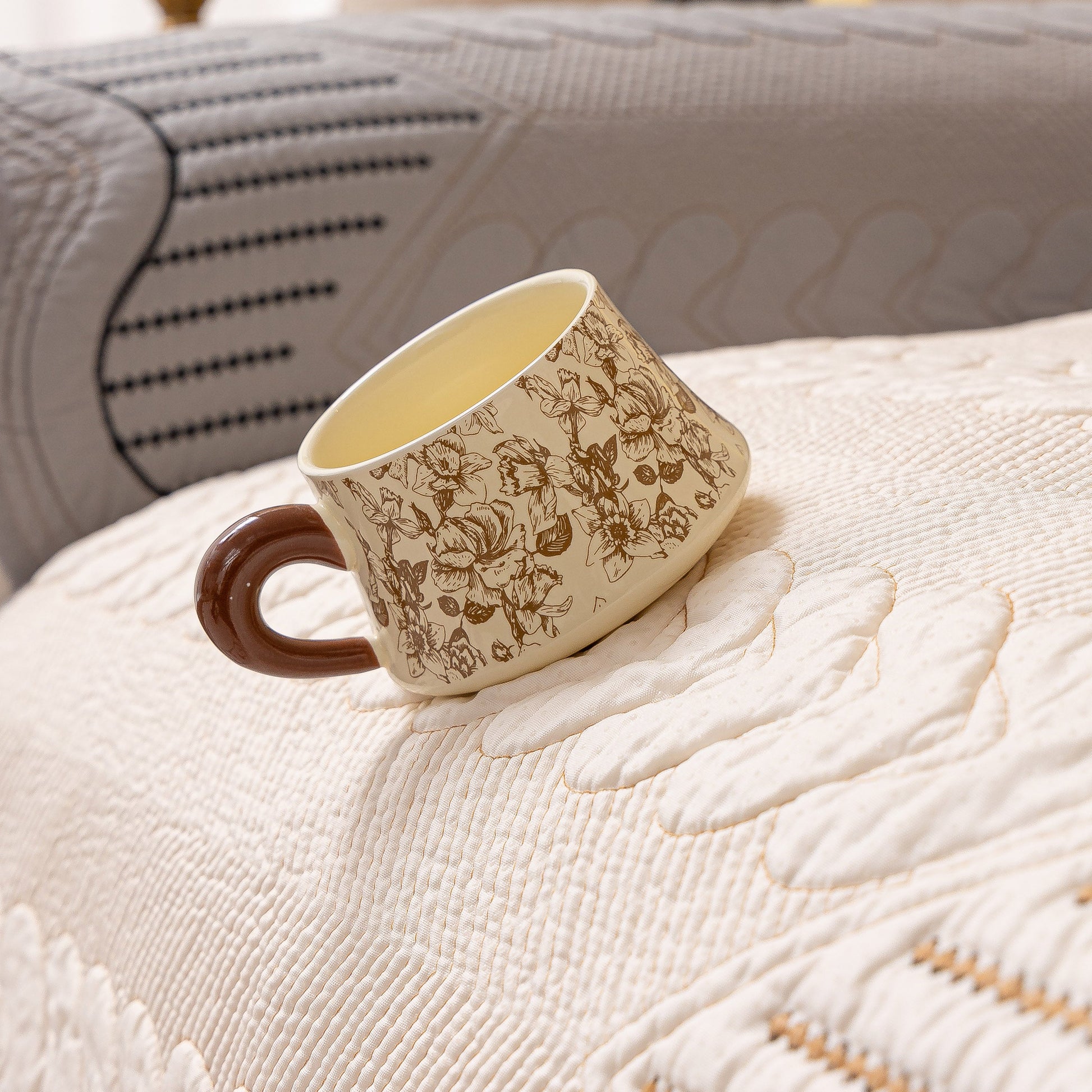 3D Quilted Thick Cotton Sofa Cover Non-Slip Couch Throw for Fabric & Leather Sofas with decorative mug detail