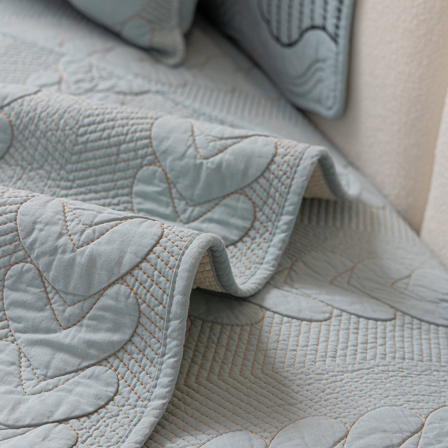 3D Quilted Thick Cotton Sofa Cover Non-Slip Couch Throw for Fabric & Leather Sofas with heart pattern in blue
