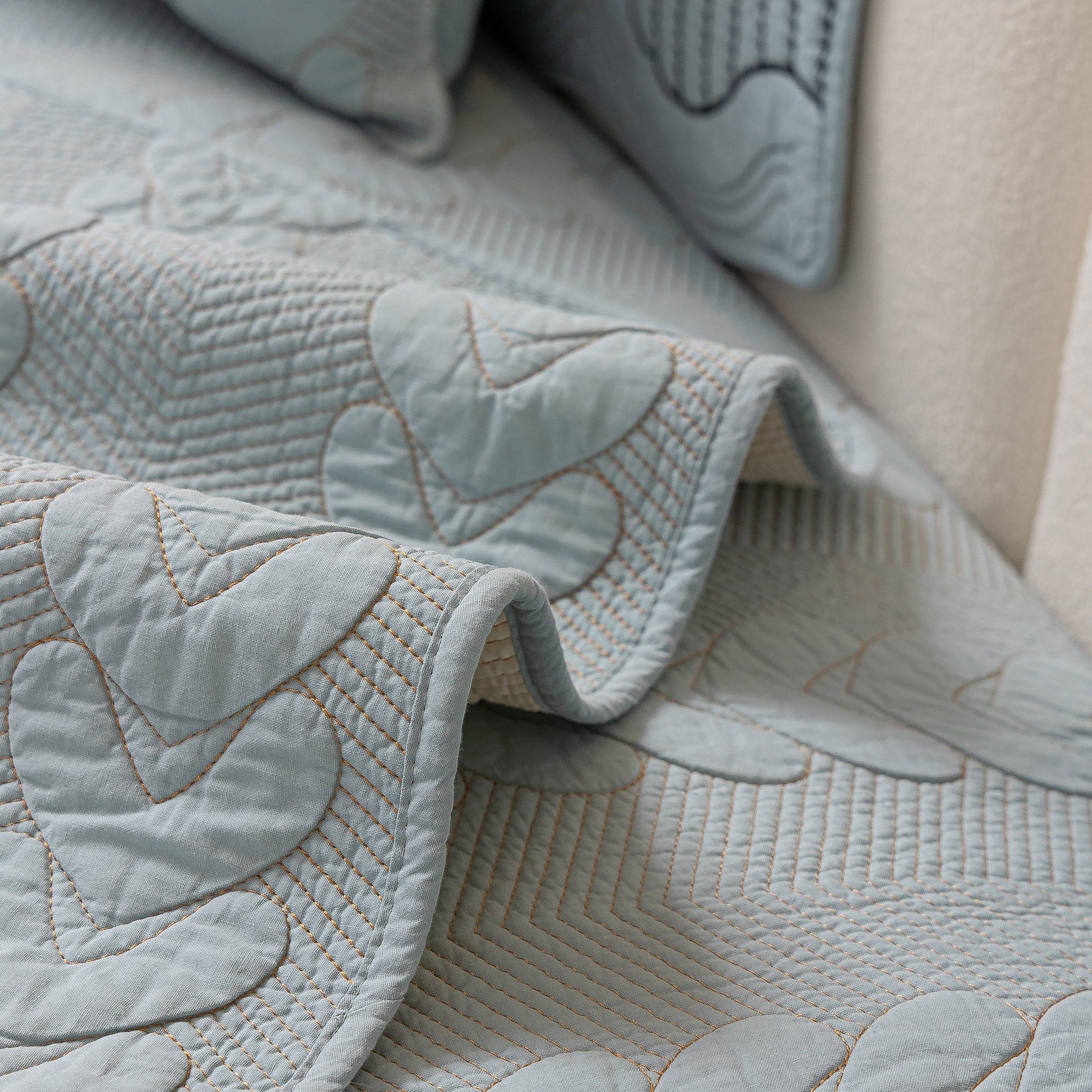 3D Quilted Thick Cotton Sofa Cover Non-Slip Couch Throw for Fabric & Leather Sofas with heart pattern in blue
