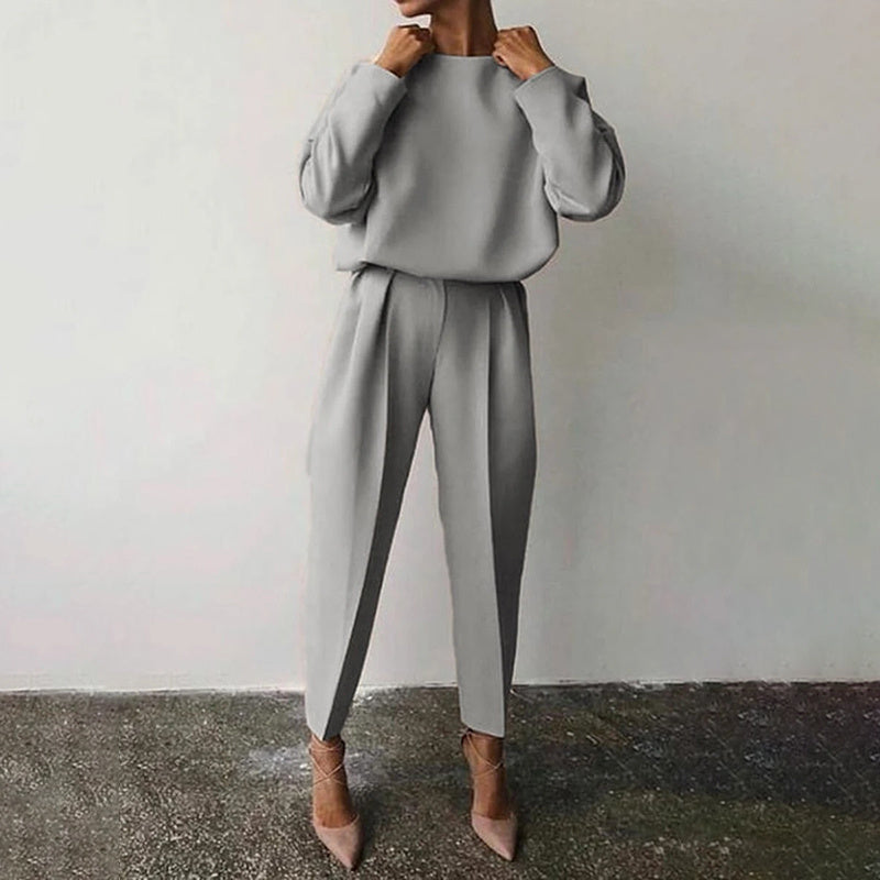 Women’s Solid Color 2-Piece Set – Long Sleeve Top & Pleated Pants Loungewear in gray, perfect for casual chic style.