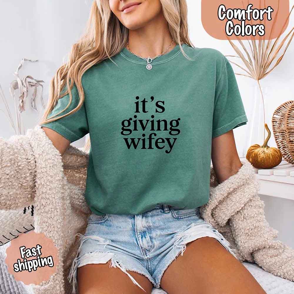 Woman wearing Its Giving Wifey Comfort Colors Tee for bridal vibes and style.