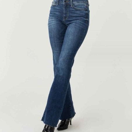 High Waist Slim Fit Stonewashed Jeans – The Perfect Cowgirl Fit in dark blue denim displayed on a mannequin
