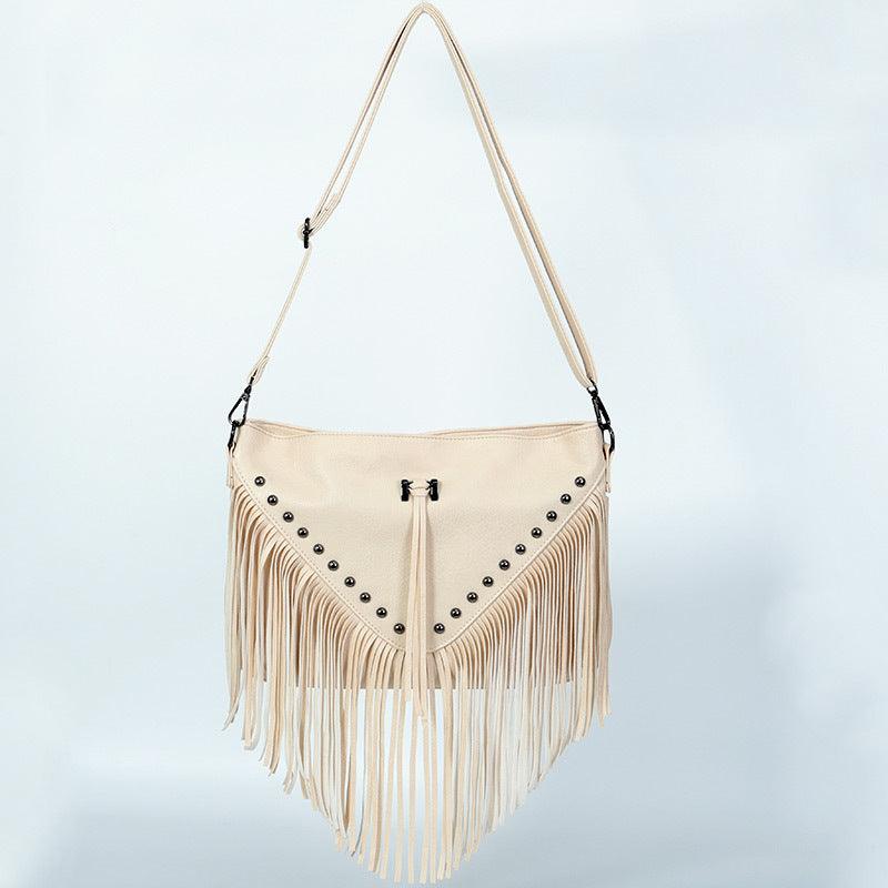 Trendy Riveted Tassel Shoulder Bag – Stylish and Practical Handbag with Tassels and Rivets in beige with a chic design.