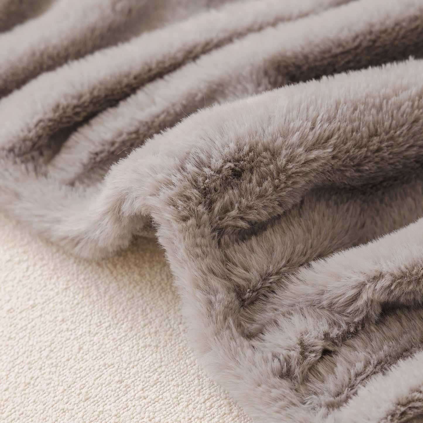 Close-up of Soft Plush Warm Sofa Cover Stretchable Cozy Velvet Couch Protector for Fall & Winter, showcasing the luxurious velvet fabric texture.