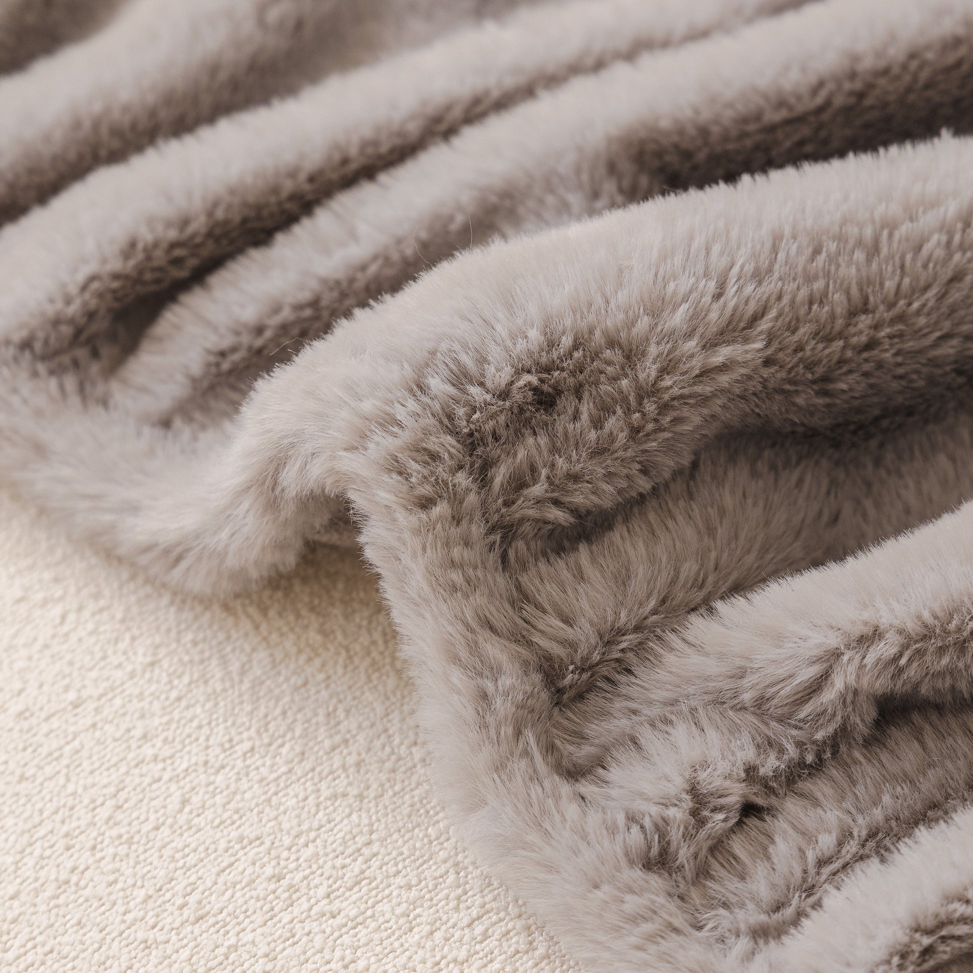 Close-up of Soft Plush Warm Sofa Cover Stretchable Cozy Velvet Couch Protector for Fall & Winter, showcasing the luxurious velvet fabric texture.