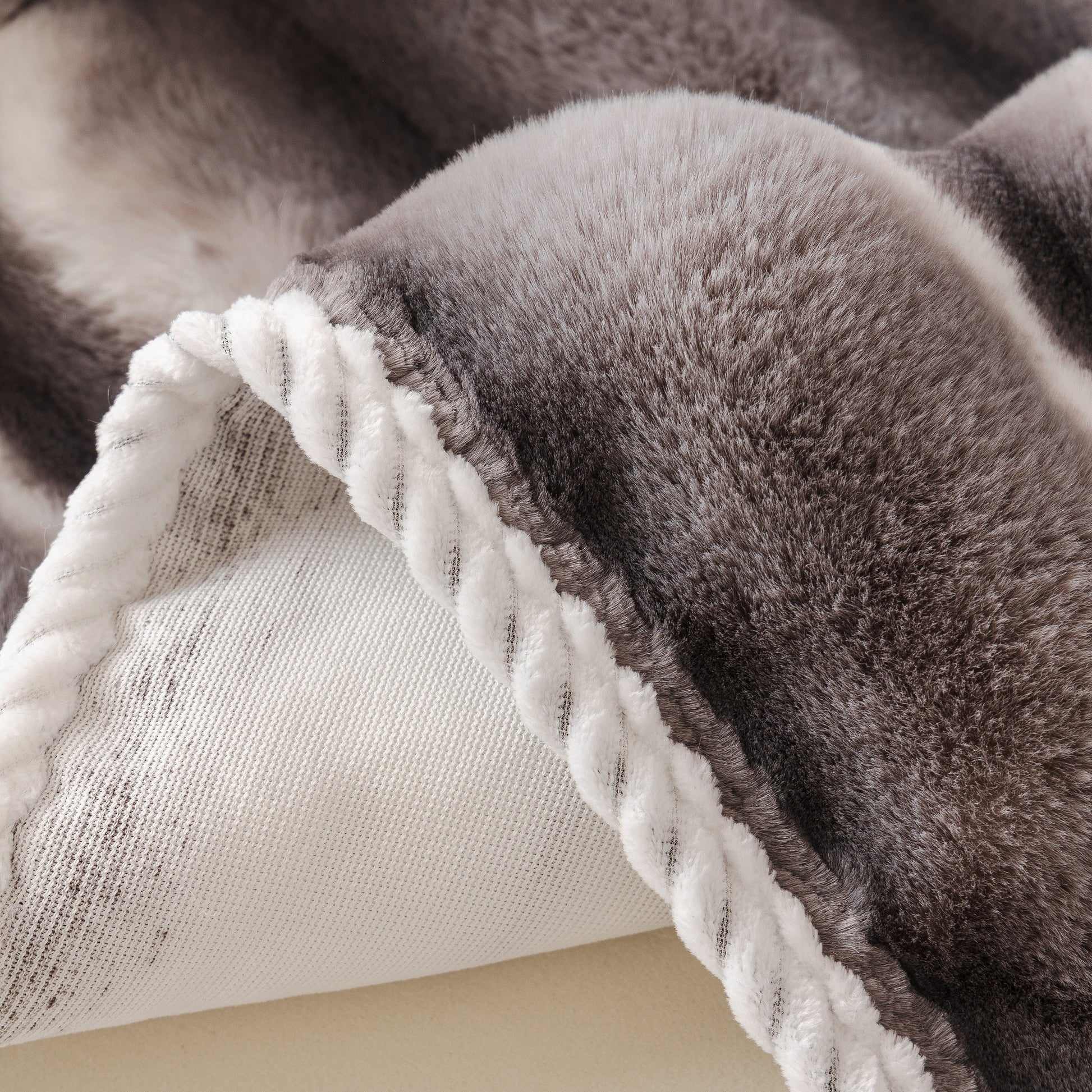 Ultra Soft Faux Fur Couch Cover – Large, Fluffy, and Elegant Sofa Throw Blanket showing plush texture and tight seams.