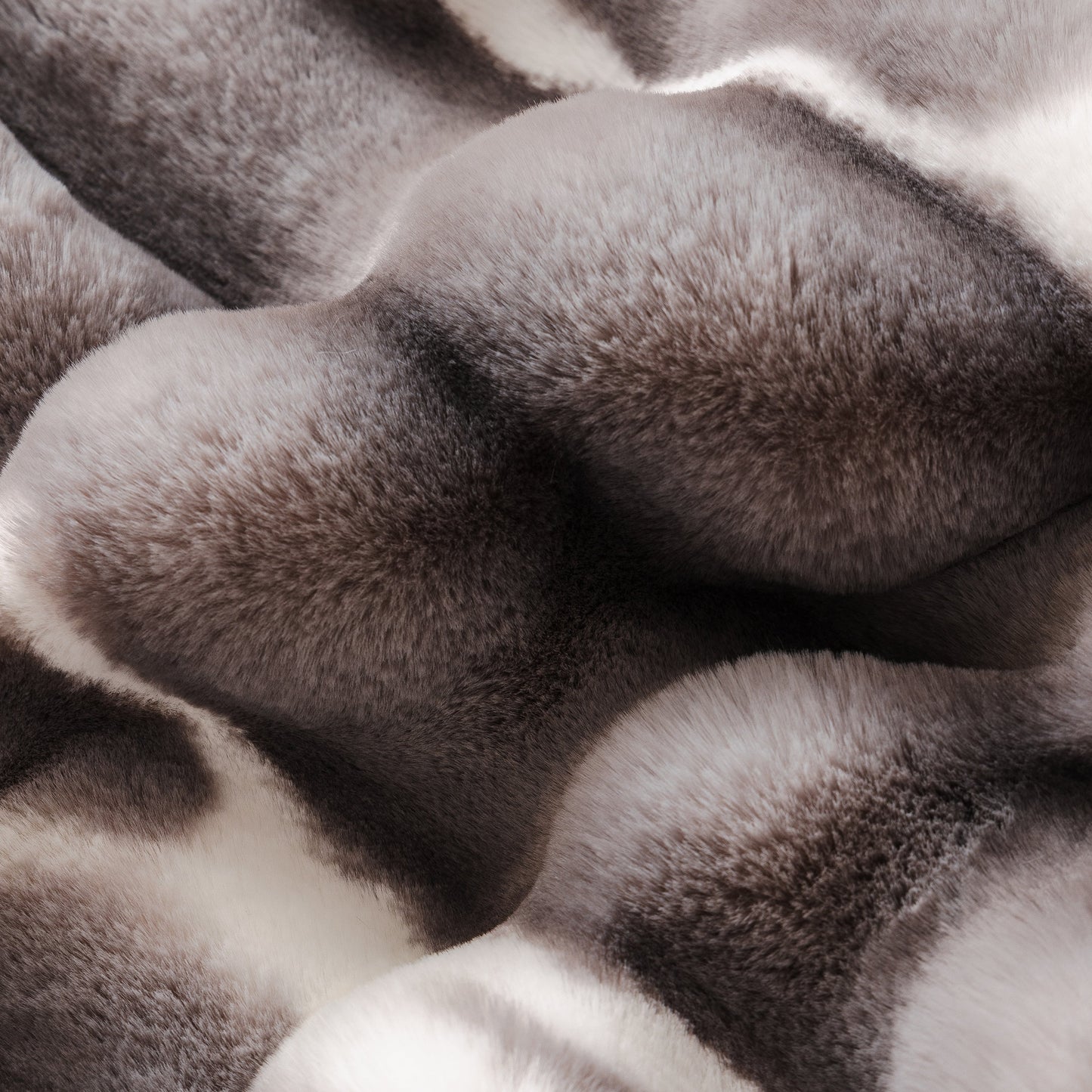 Close-up of Ultra Soft Faux Fur Couch Cover – Large, Fluffy, and Elegant Sofa Throw Blanket with plush texture and gradient design.
