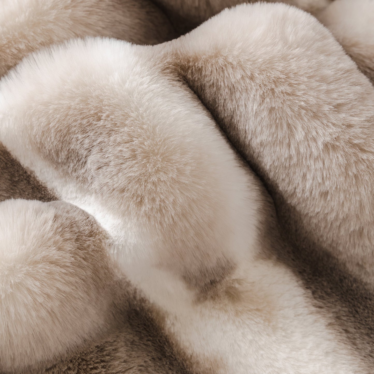 Close-up of the Ultra Soft Faux Fur Couch Cover – Large, Fluffy, and Elegant Sofa Throw Blanket showcasing its plush and luxurious texture.