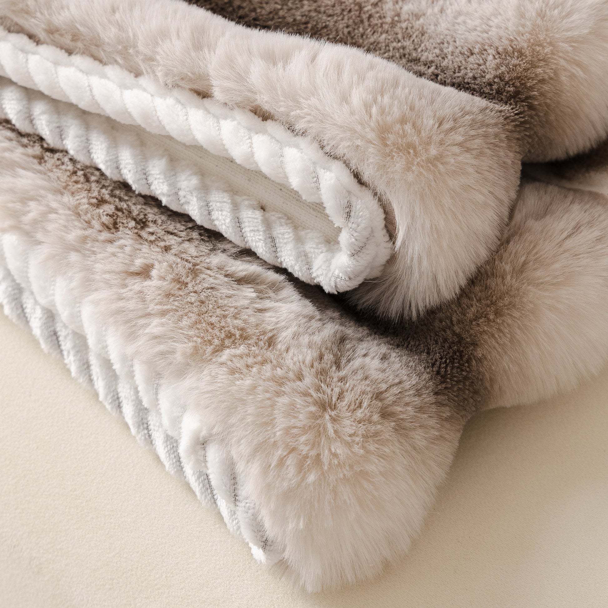 Ultra Soft Faux Fur Couch Cover – Large, Fluffy, and Elegant Sofa Throw Blanket showcasing plush texture and luxurious design.