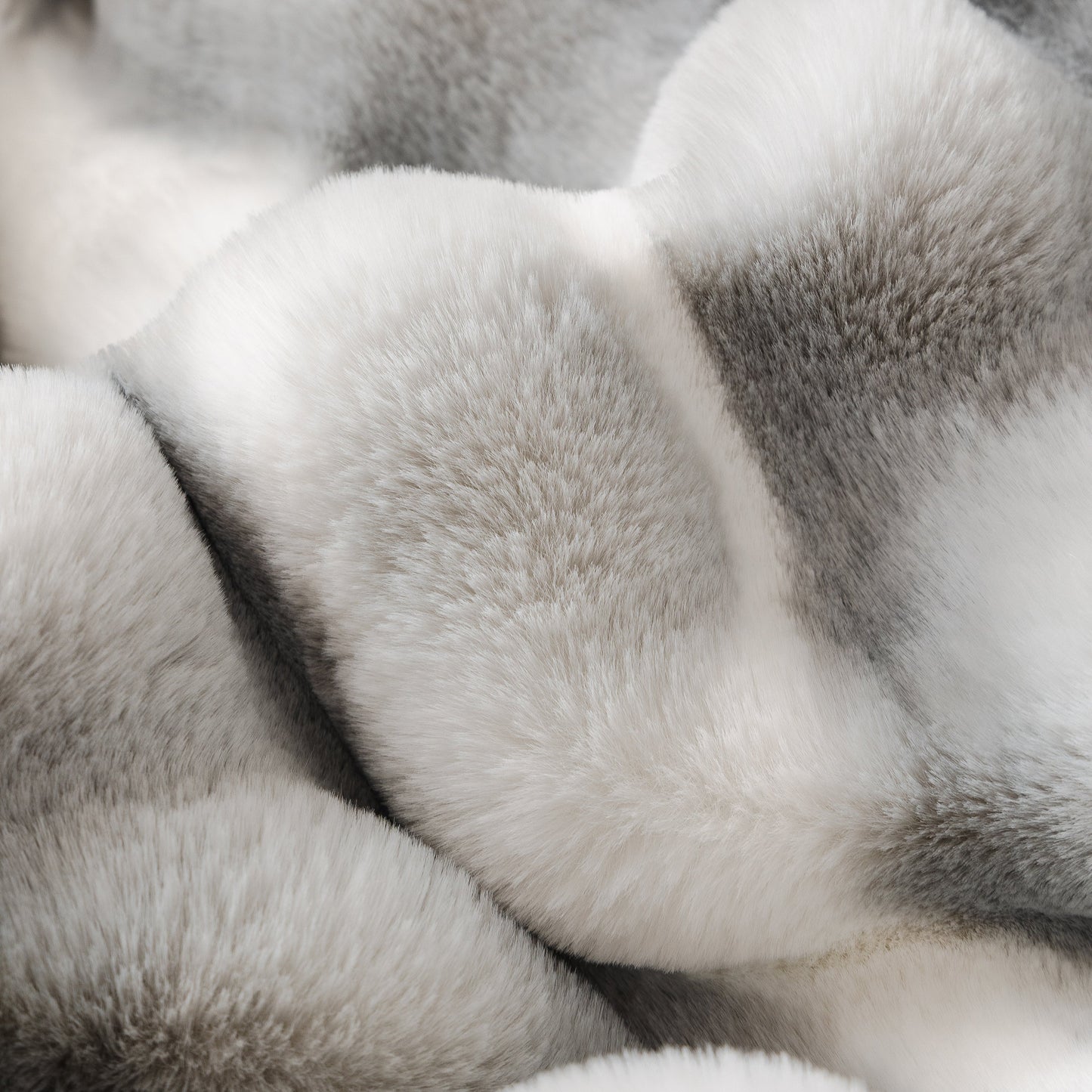 Close-up of Ultra Soft Faux Fur Couch Cover – Large, Fluffy, and Elegant Sofa Throw Blanket with gradient colors and plush texture.