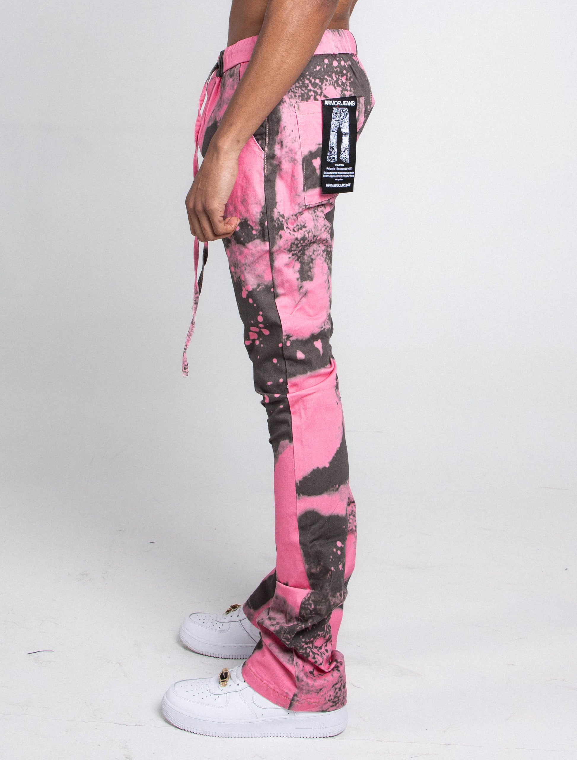 Side view of AJ04L COLOR DYE LOOSE JEANS in pink with black dye pattern, mid-rise, straight-leg, elastic band, and five-pocket design.