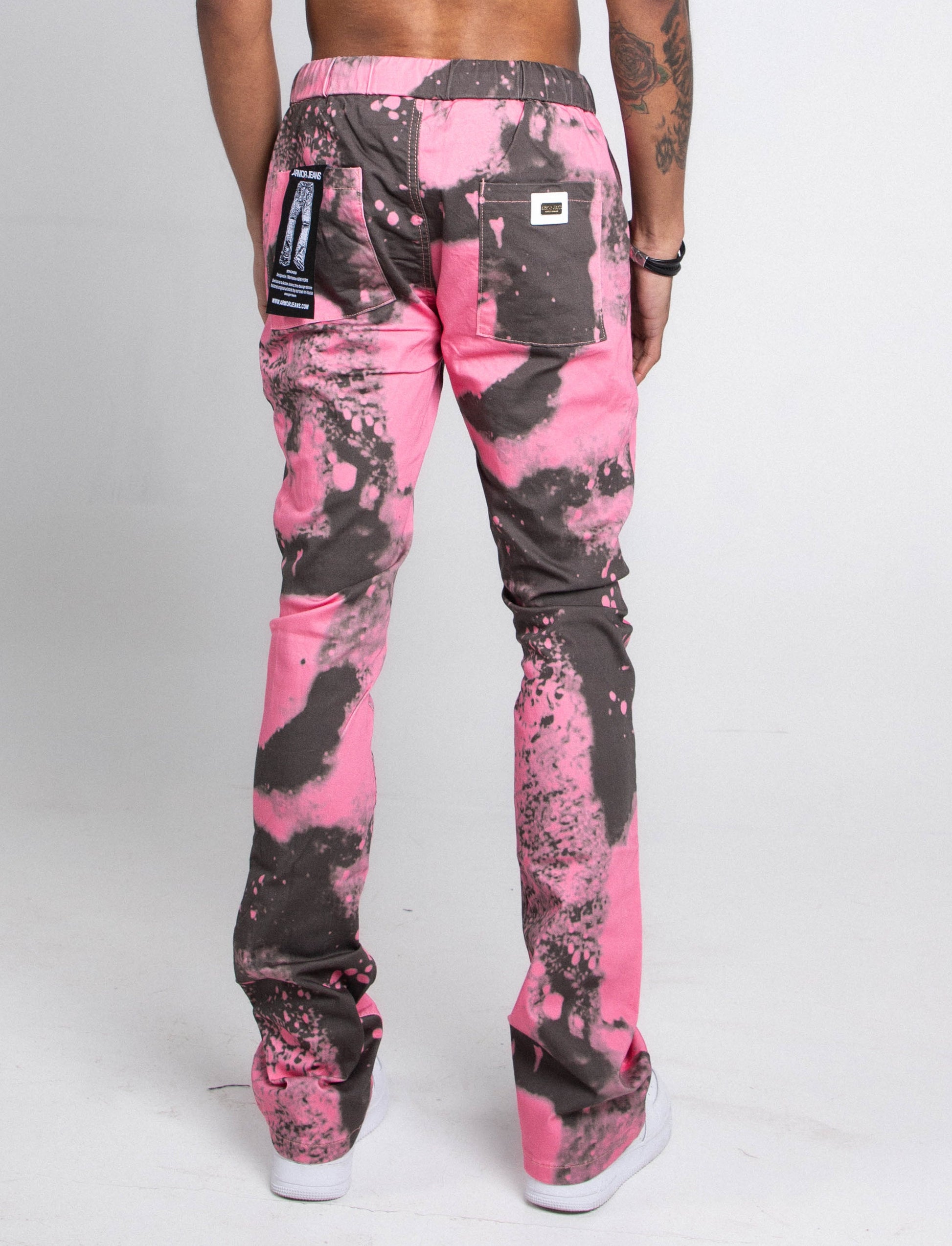 Rear view of AJ04L COLOR DYE LOOSE JEANS in pink with black dye detail, featuring a mid-rise waist and straight-leg design.
