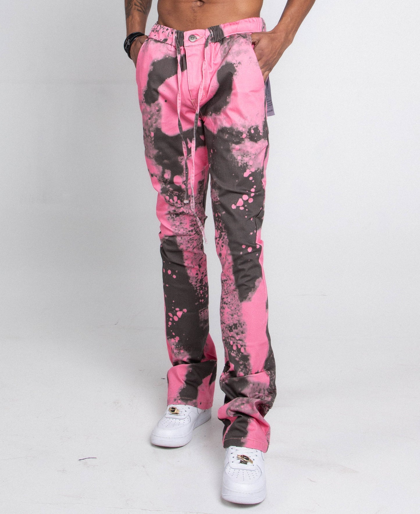 AJ04L COLOR DYE LOOSE JEANS with pink and black dye pattern, mid-rise, straight-leg, five-pocket design.