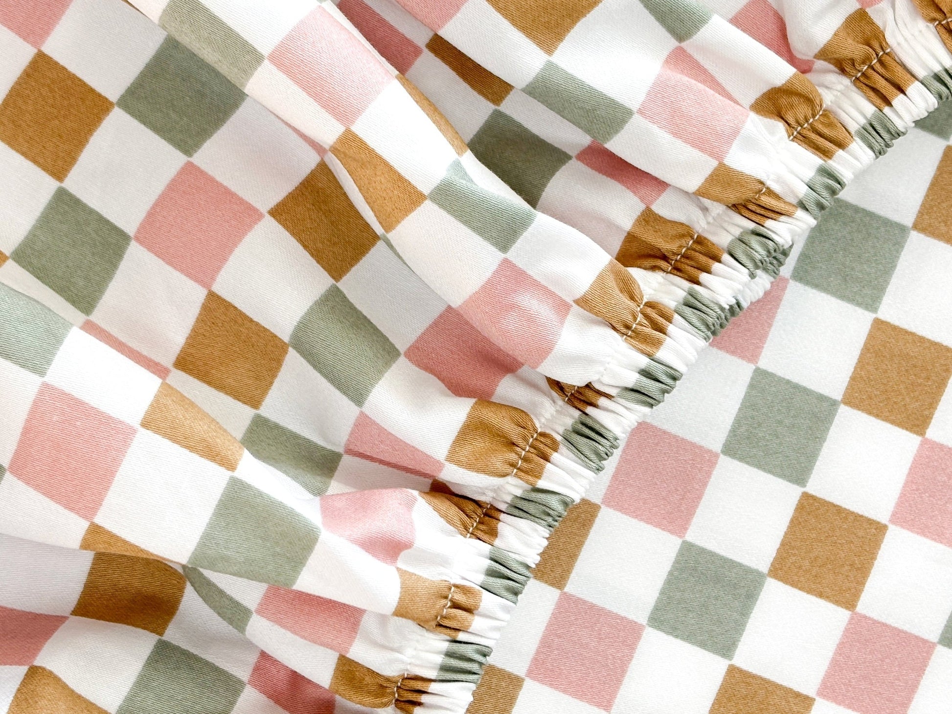 SHNUGGLE Bedding Set Colorful Checker pattern showing soft, wrinkle-resistant fabric with hidden snaps for easy quilt attachment.
