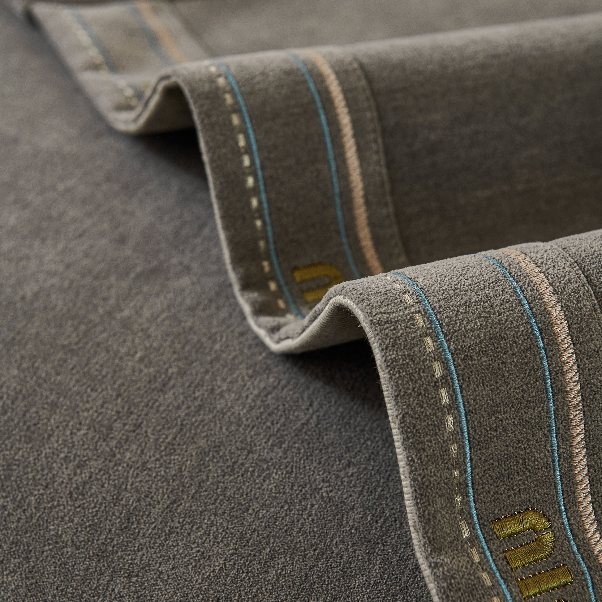 Chenille Sofa Cover Pet Mat, Non-Slip Couch Protector for Sectional & L-Shaped Sofas with textured design and neutral tones.