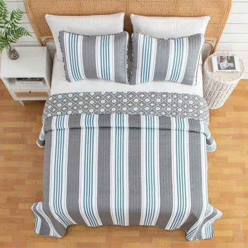 Full/Queen 3 Piece Coastal Starfish Sand Dollar Grey Blue White Quilt Set on bed