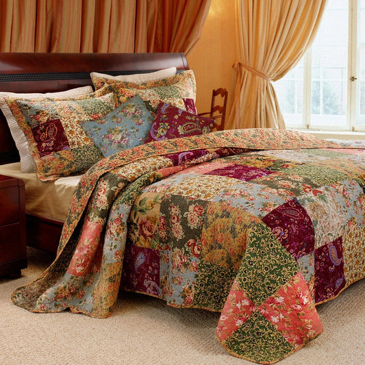 Full / Queen size 100% Cotton Patchwork Quilt Set with Floral Paisley Pattern on bed in cozy room